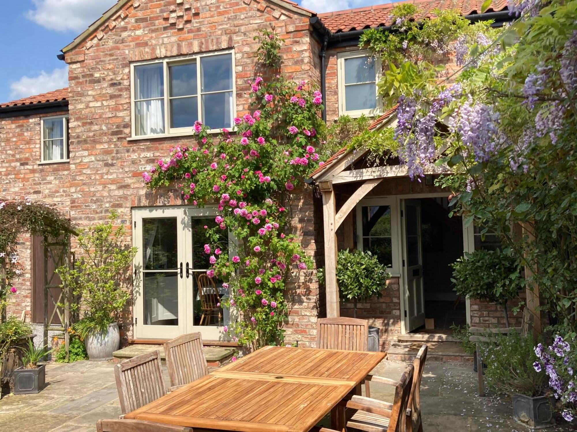 The Old Post Office Pretty Village 20min From York