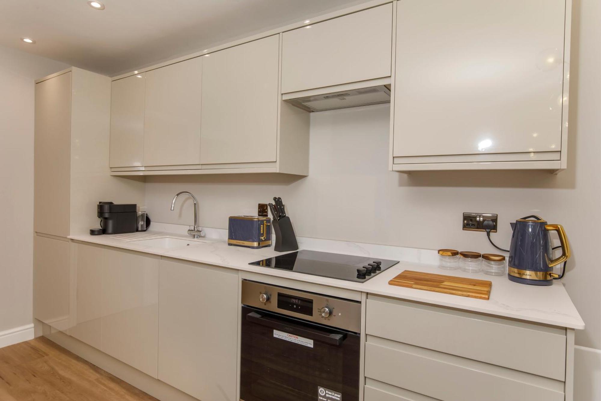 Apartment Crescent Court Modern And Luxurious