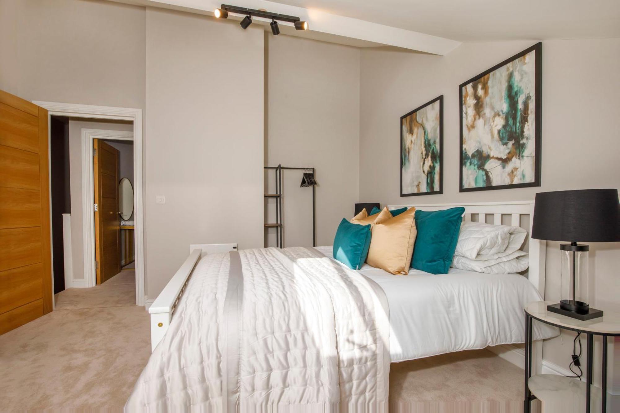 Crescent Court Modern And Luxurious Apartment York