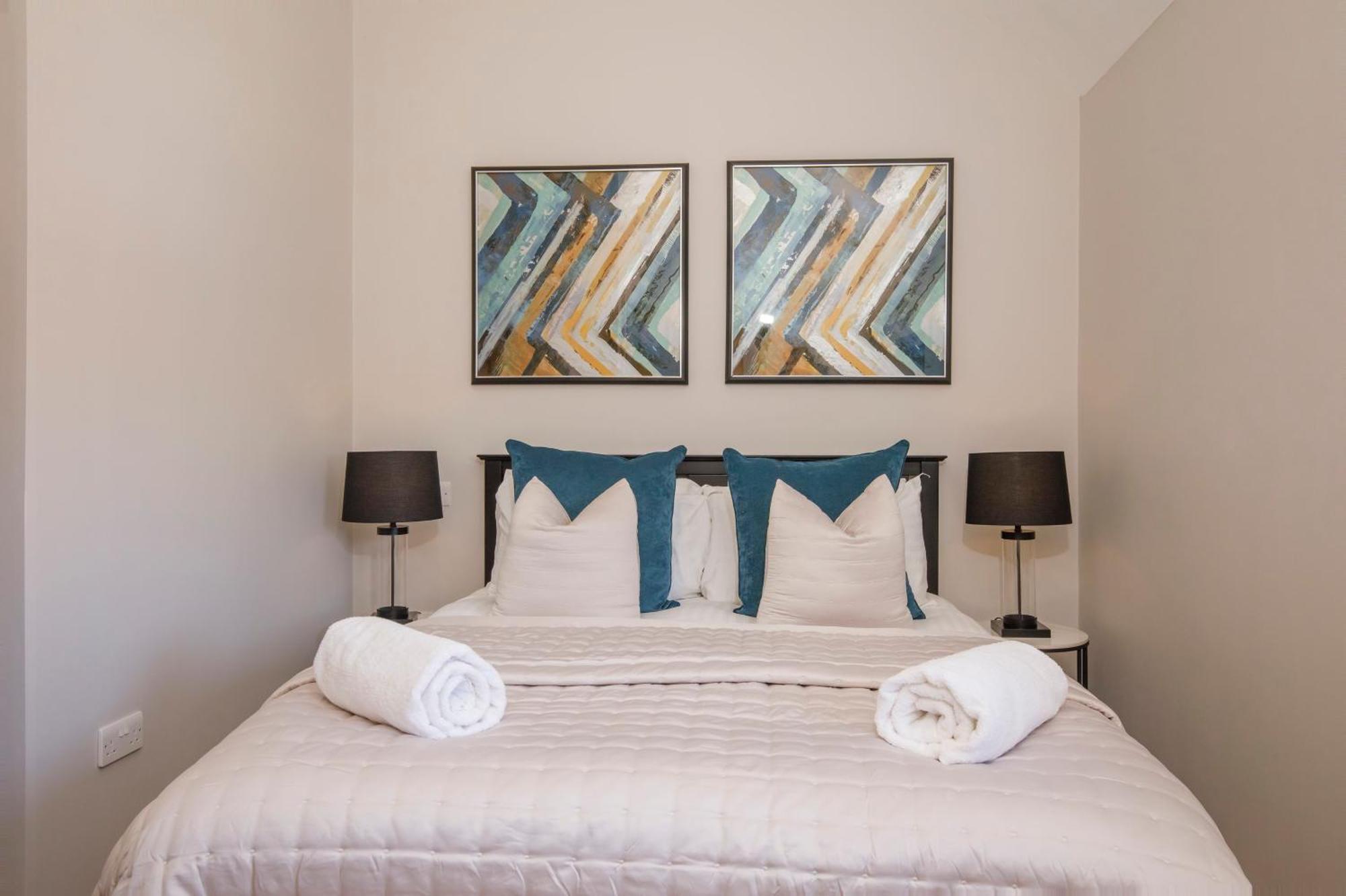 Crescent Court Modern And Luxurious Apartment