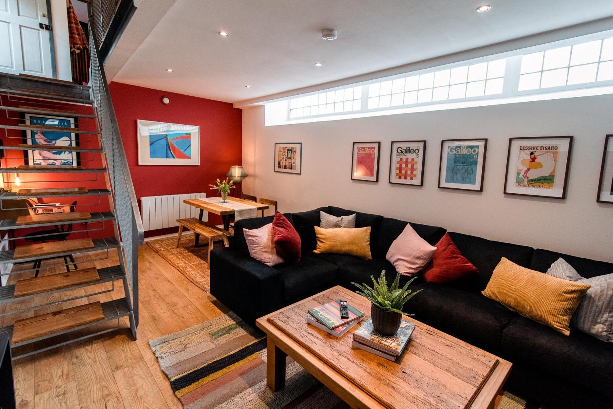Unique, Stylish And Secluded Home, With Parking In The Heart Of Historic Apartment York