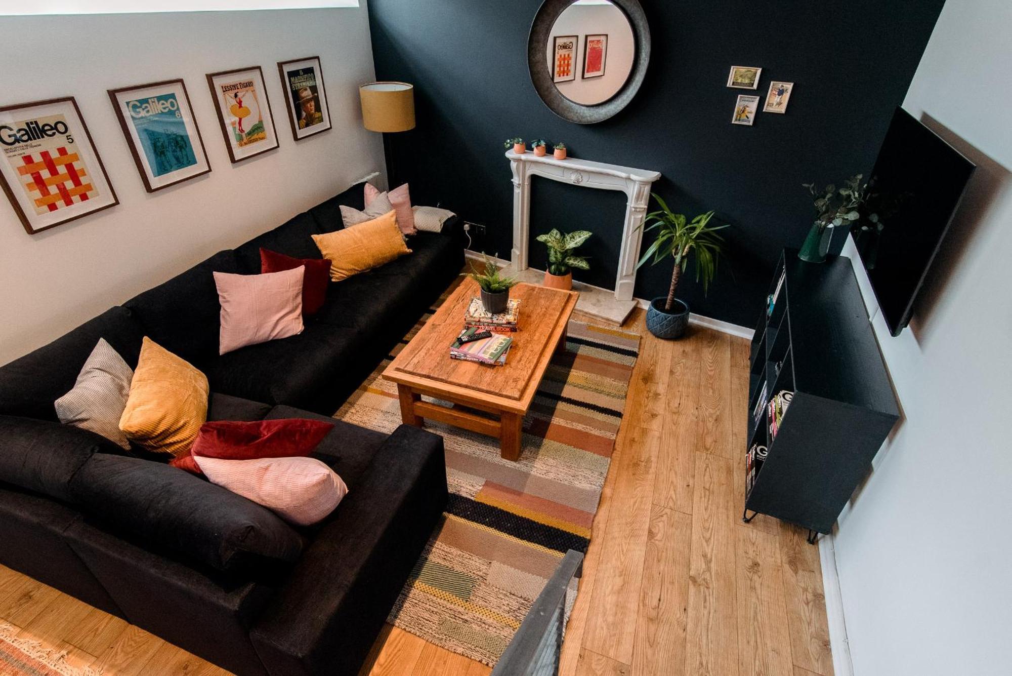Unique, Stylish And Secluded Home, With Parking In The Heart Of Historic Apartment