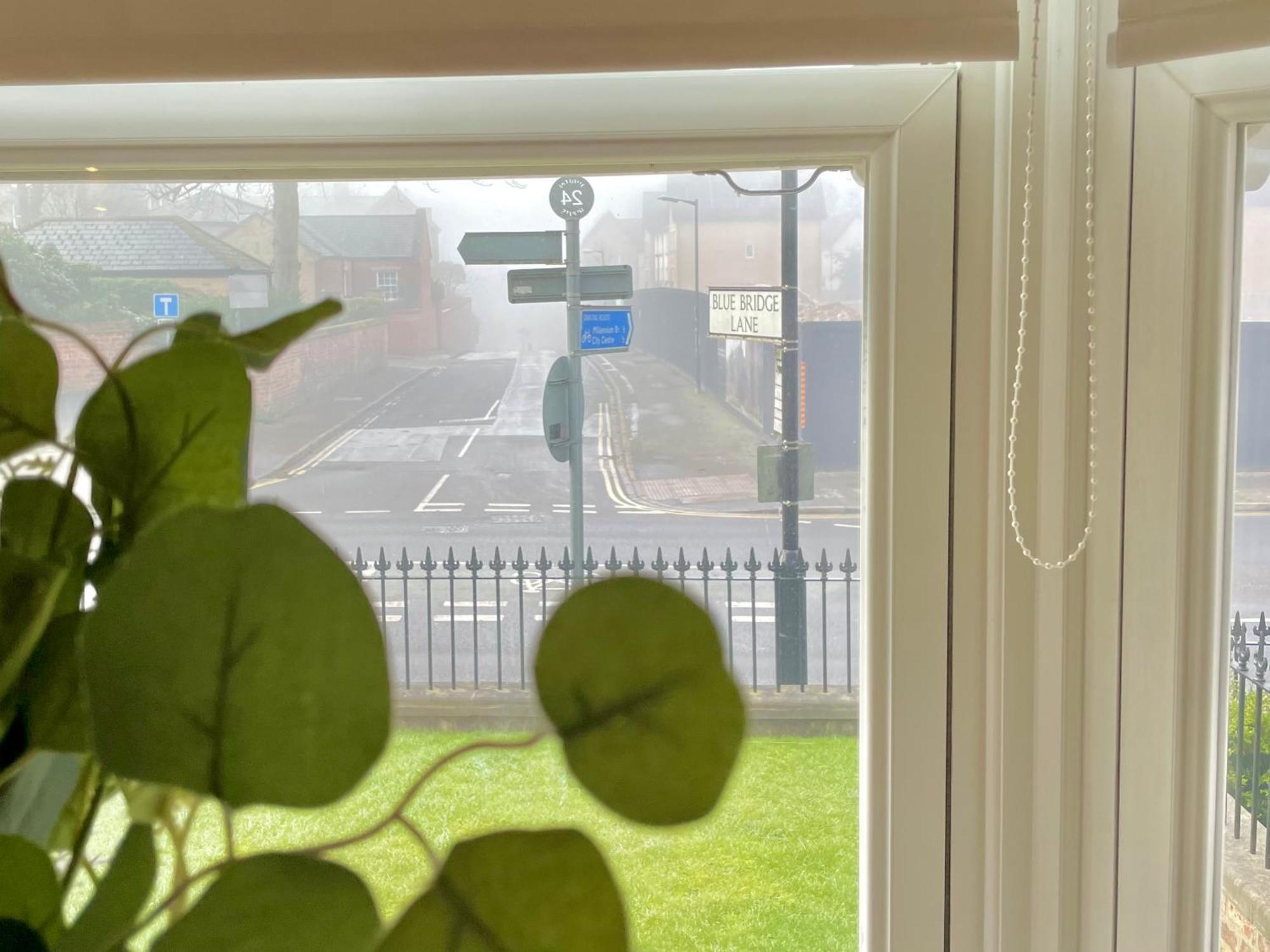 Clifford's Reach At Bluebridge Court With Free Parking
