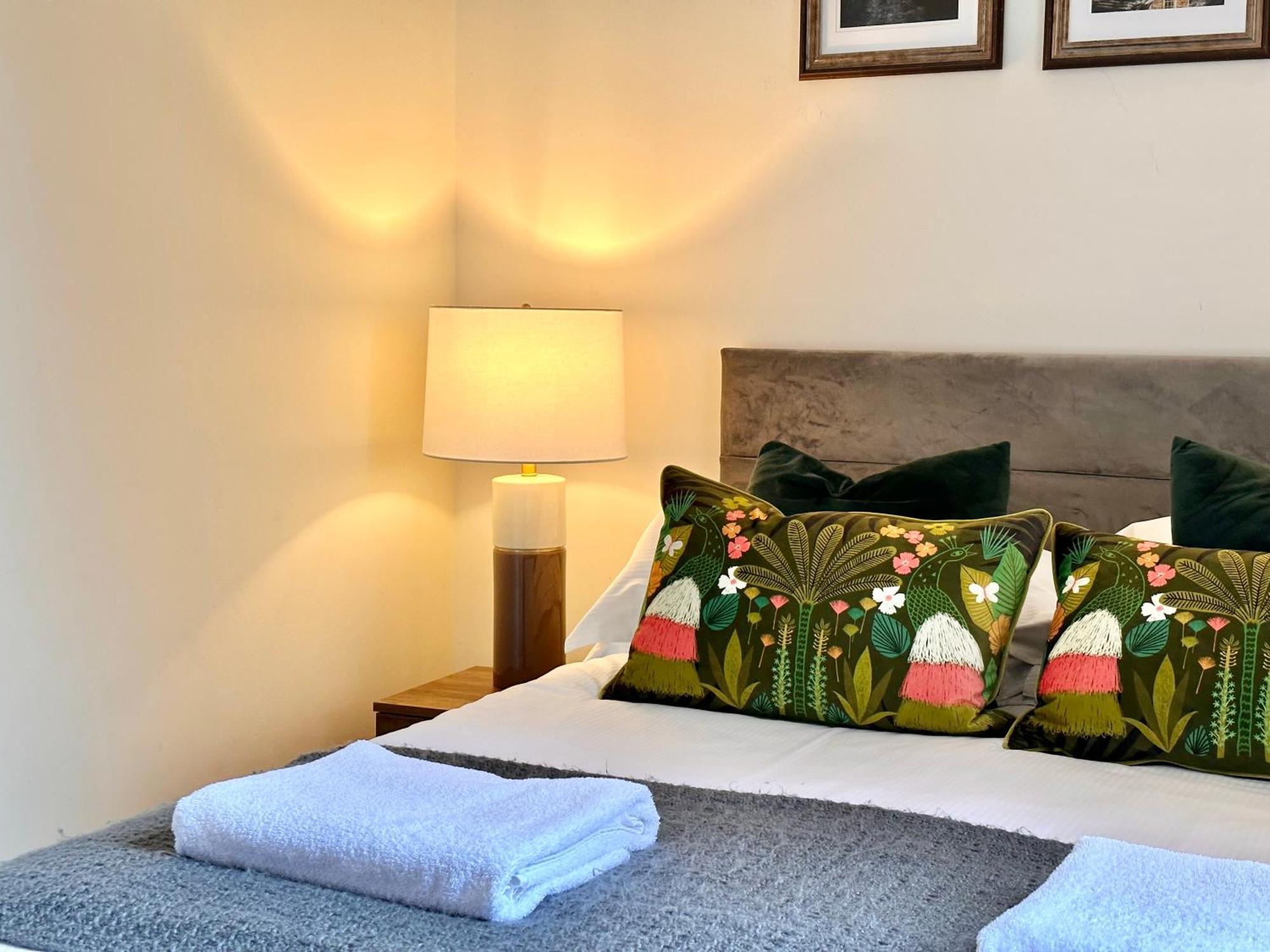 Clifford's Reach At Bluebridge Court With Free Parking Apartment York