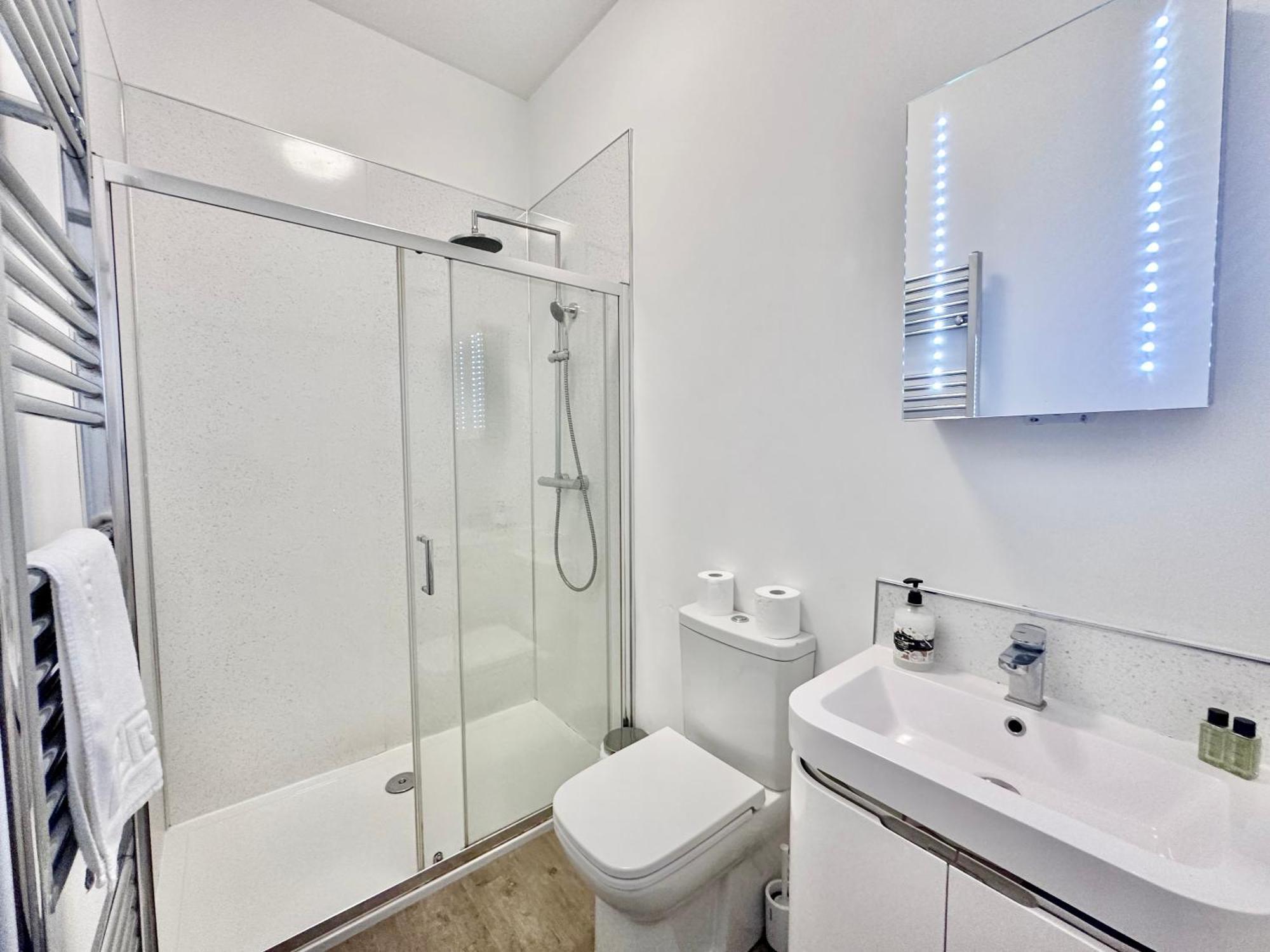 Apartment Clifford's Reach At Bluebridge Court With Free Parking *