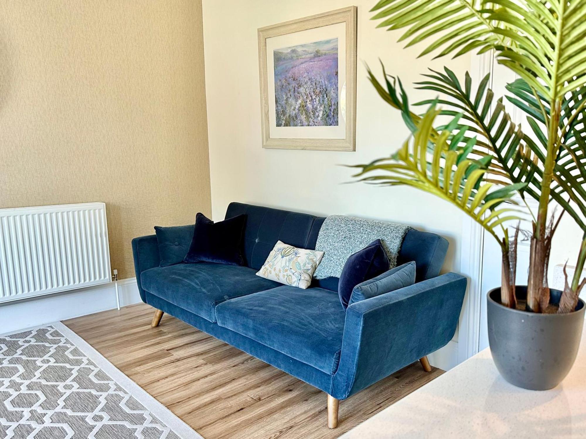 Clifford's Reach At Bluebridge Court With Free Parking *