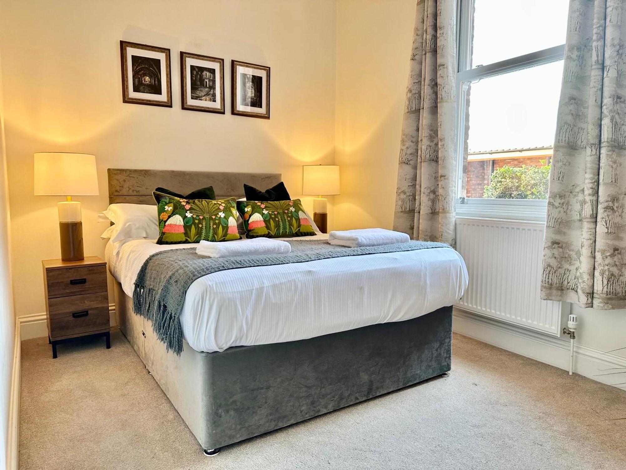 Clifford's Reach At Bluebridge Court With Free Parking