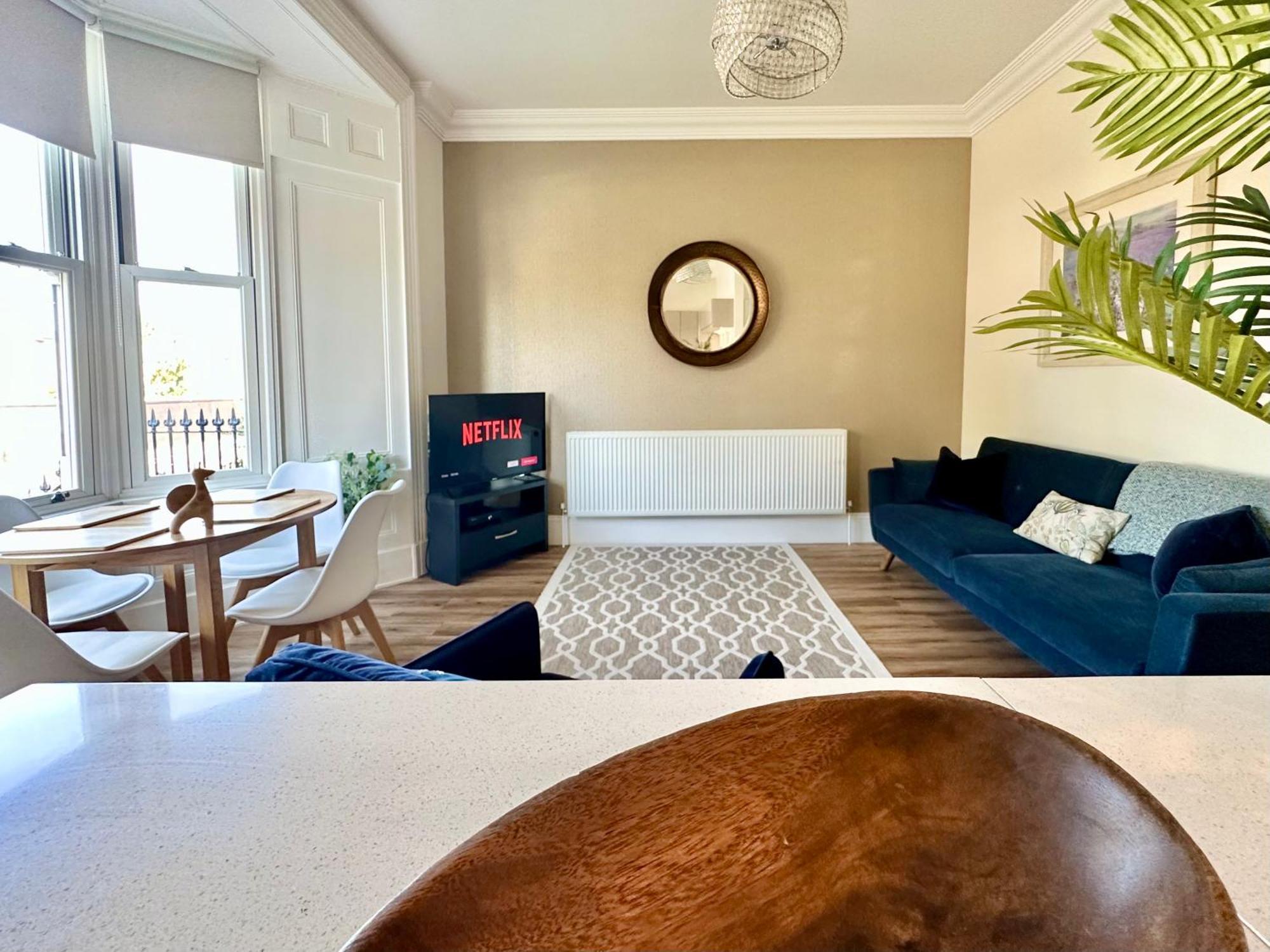 Clifford's Reach At Bluebridge Court With Free Parking Apartment York