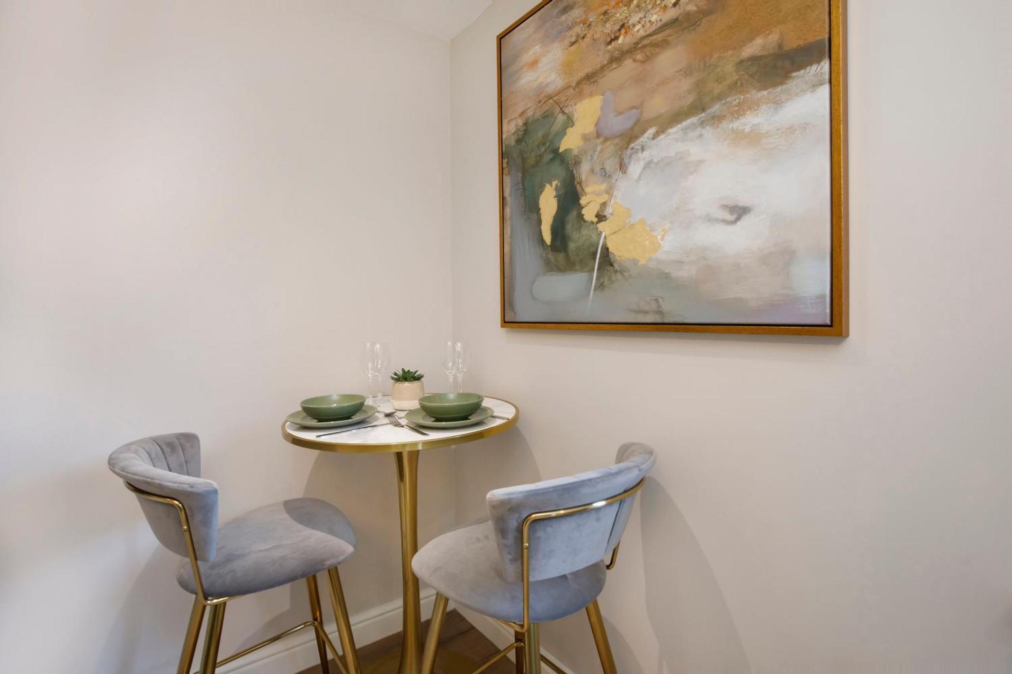 Apartment Crescent Court Modern And Luxurious York