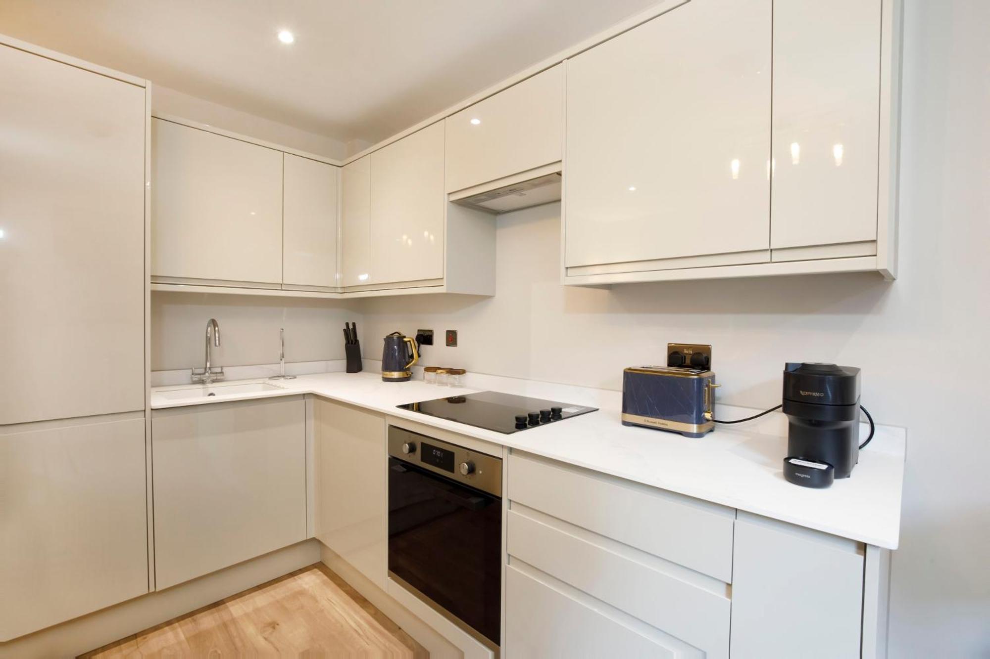 Crescent Court Modern And Luxurious York