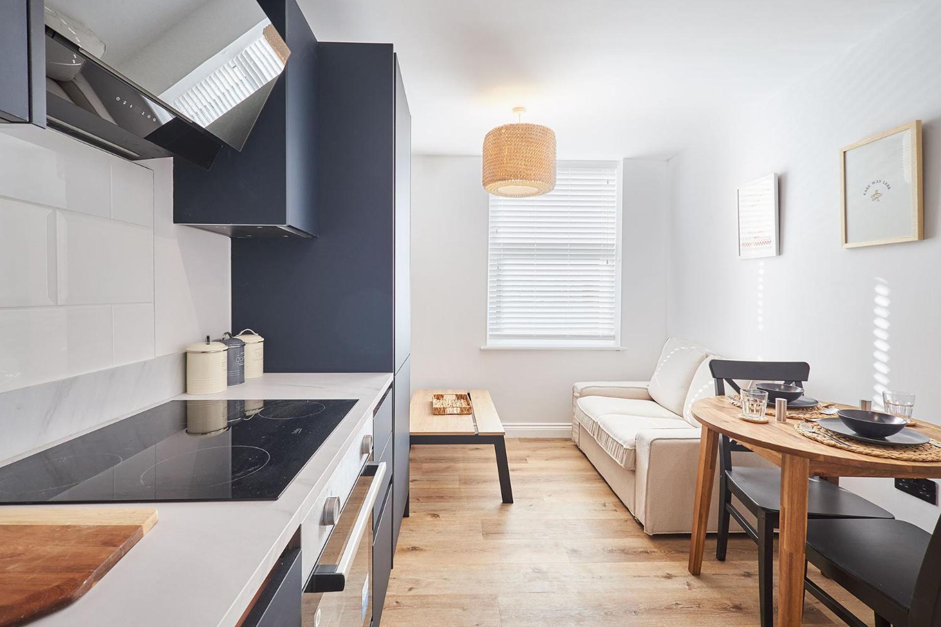 Apartment Host & - Fourth Avenue