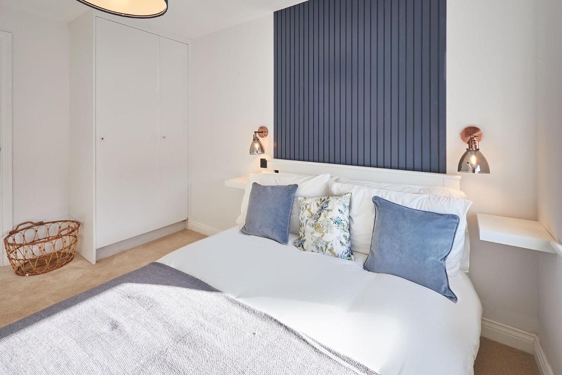 Host & - Fourth Avenue Apartment York