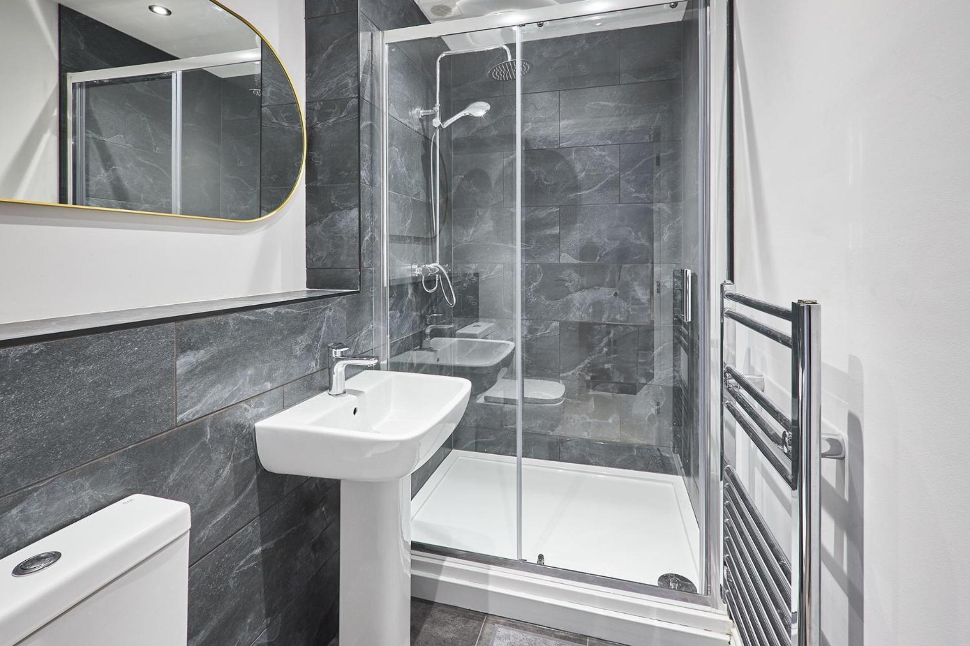 Host & - Fourth Avenue Apartment York