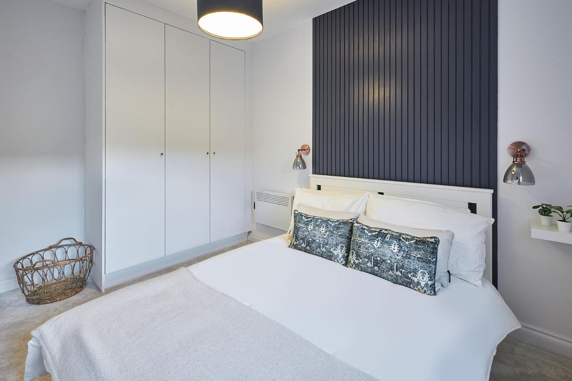 Apartment Host & - Fourth Avenue
