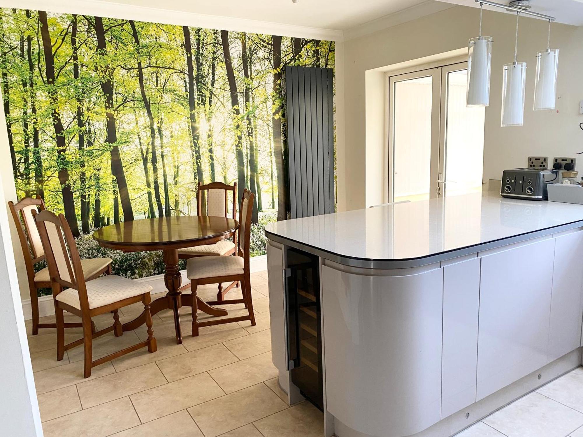 Spacious Five-bedroom House Close To Centre - Orchid House Holiday home *