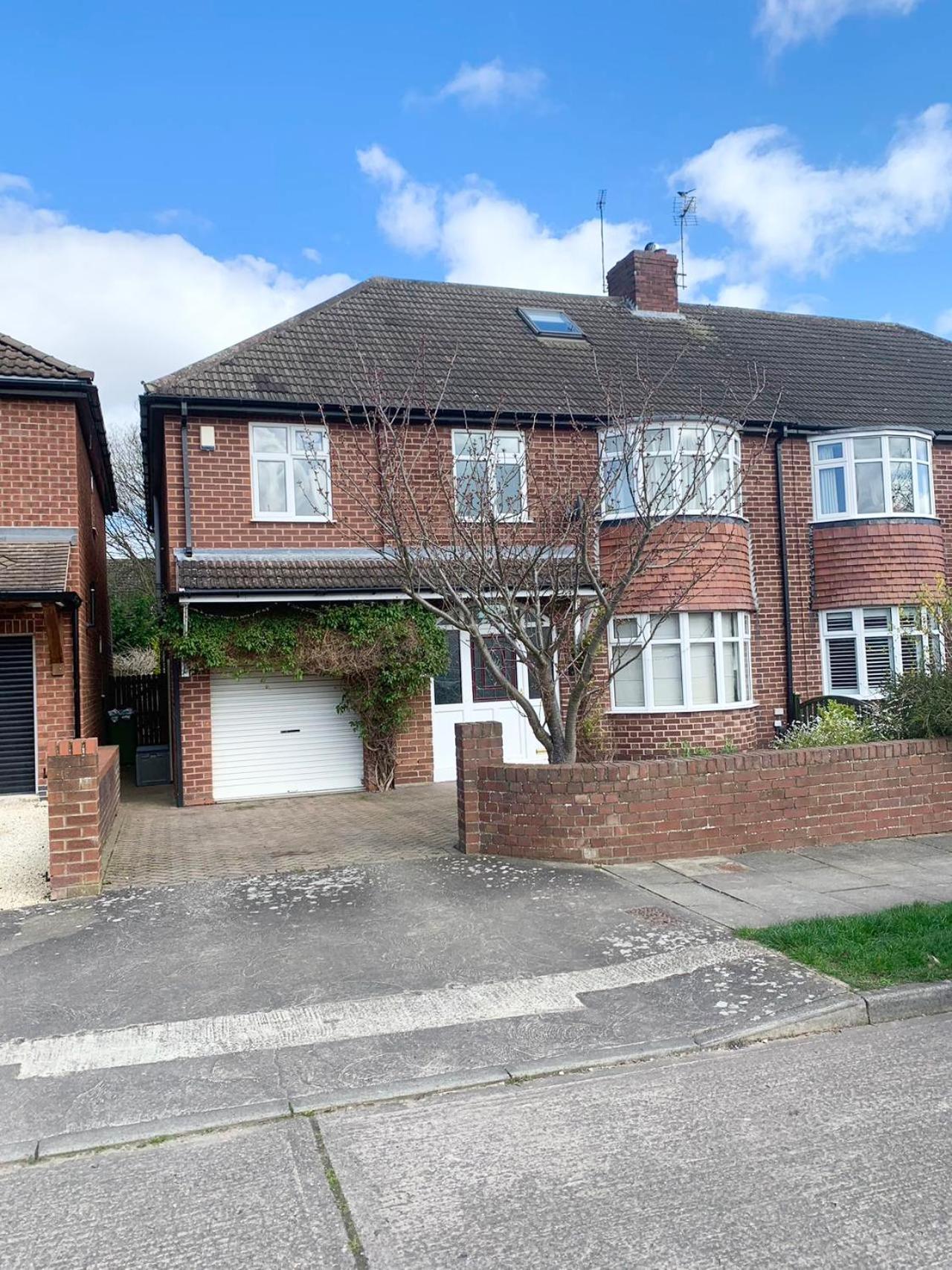 Spacious Five-bedroom House Close To Centre - Orchid House York