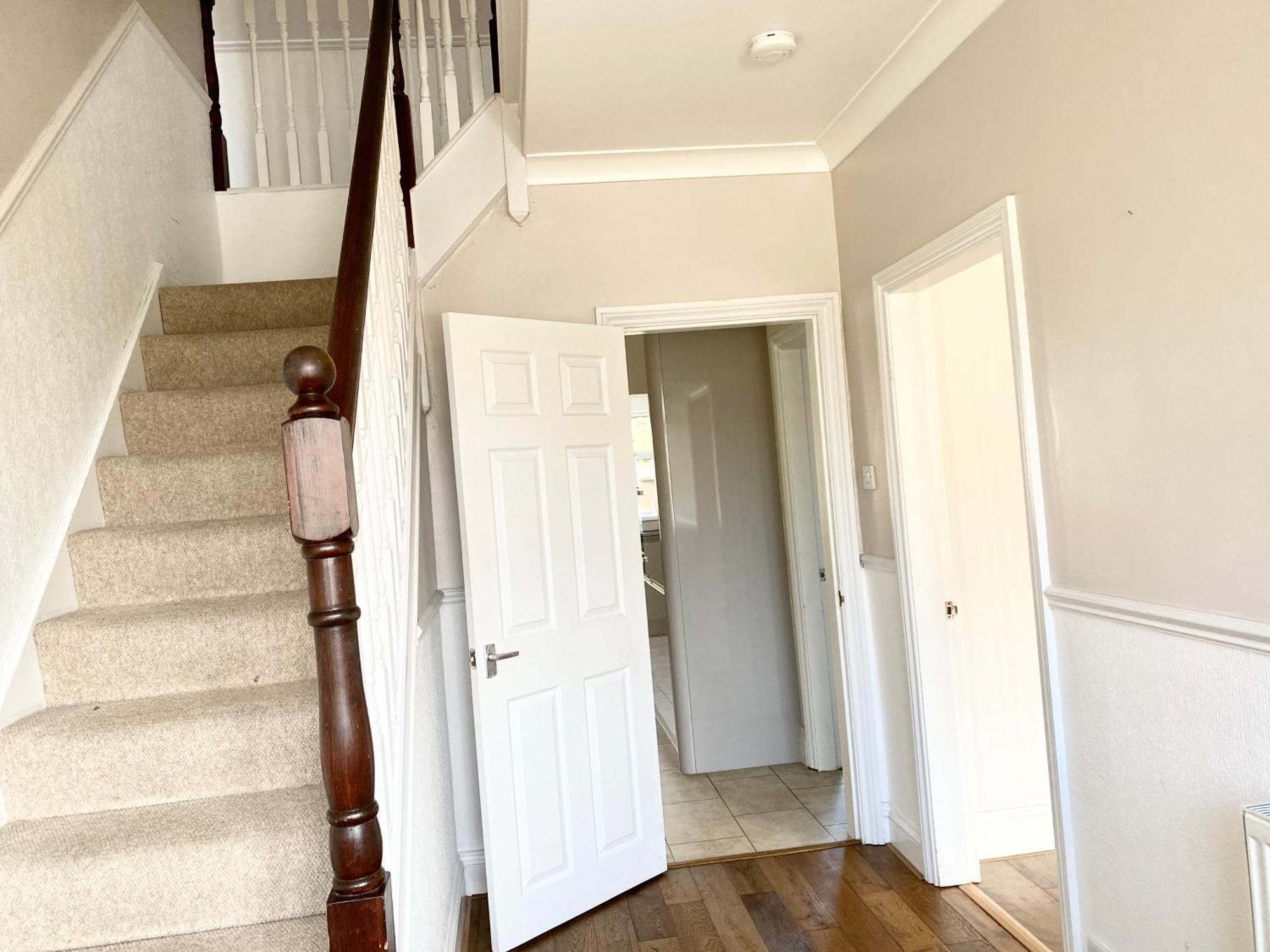 Spacious Five-bedroom House Close To Centre - Orchid House Holiday home