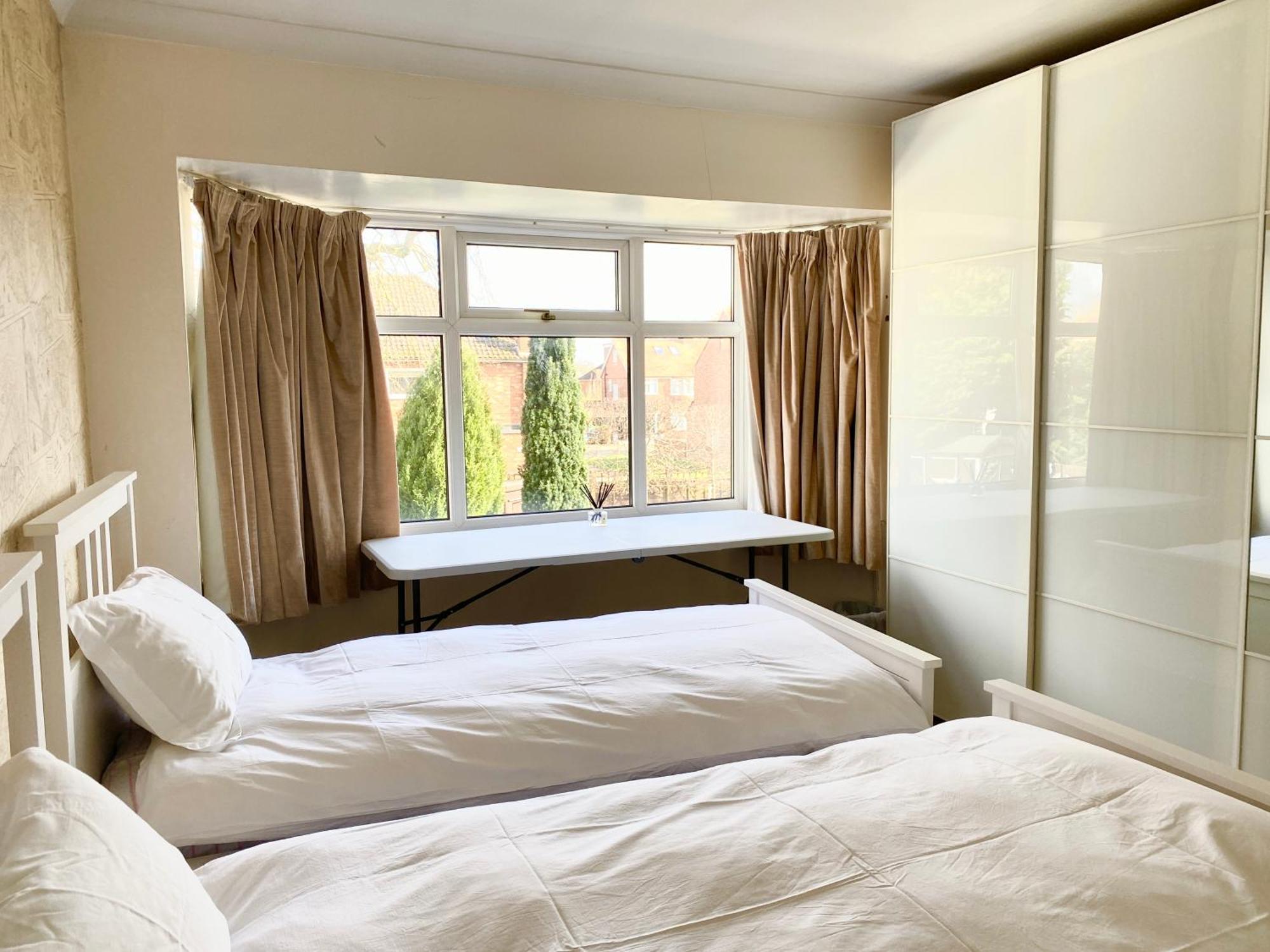 Spacious Five-bedroom House Close To Centre - Orchid House Holiday home York