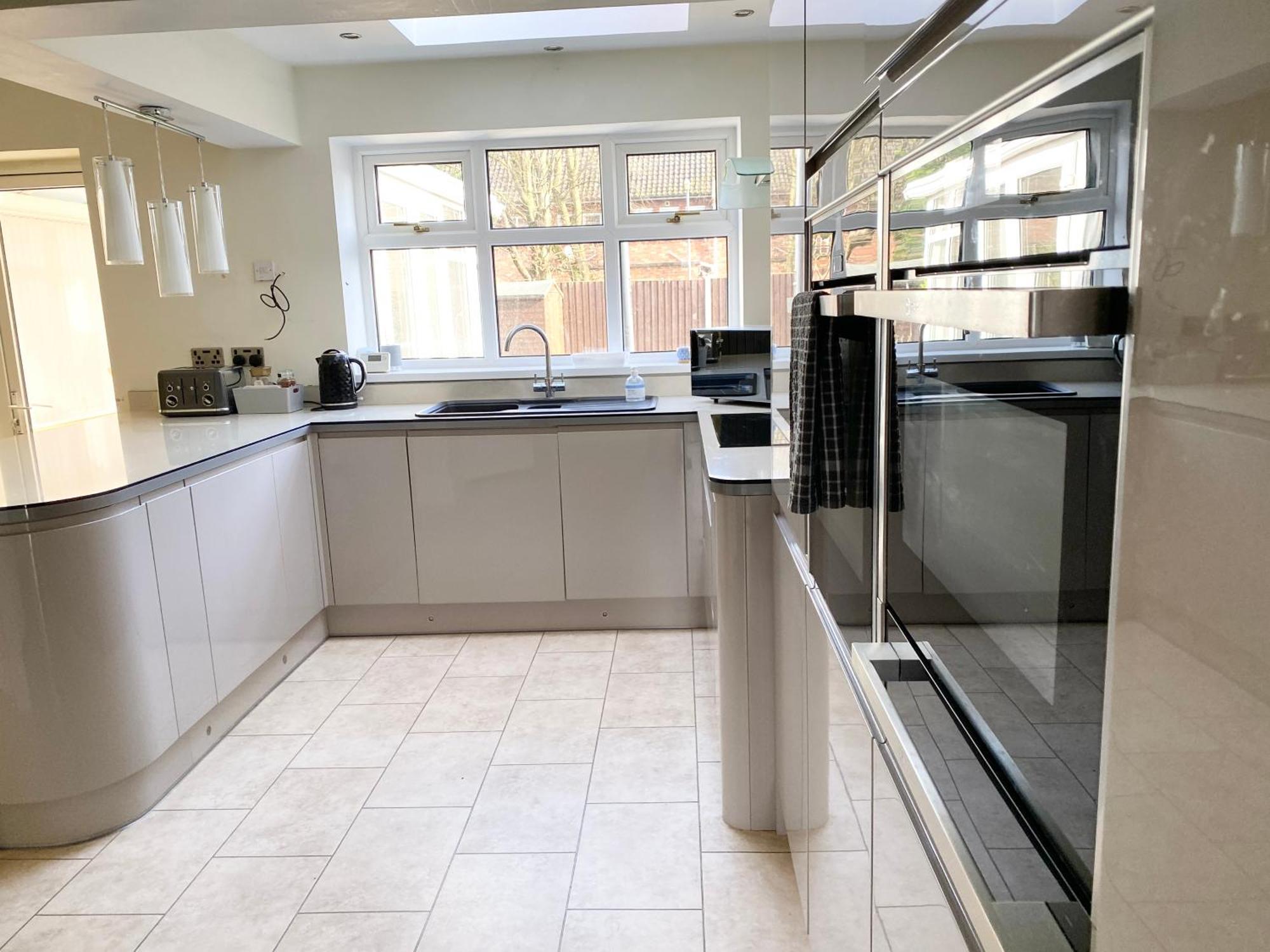 Spacious Five-bedroom House Close To Centre - Orchid House * York