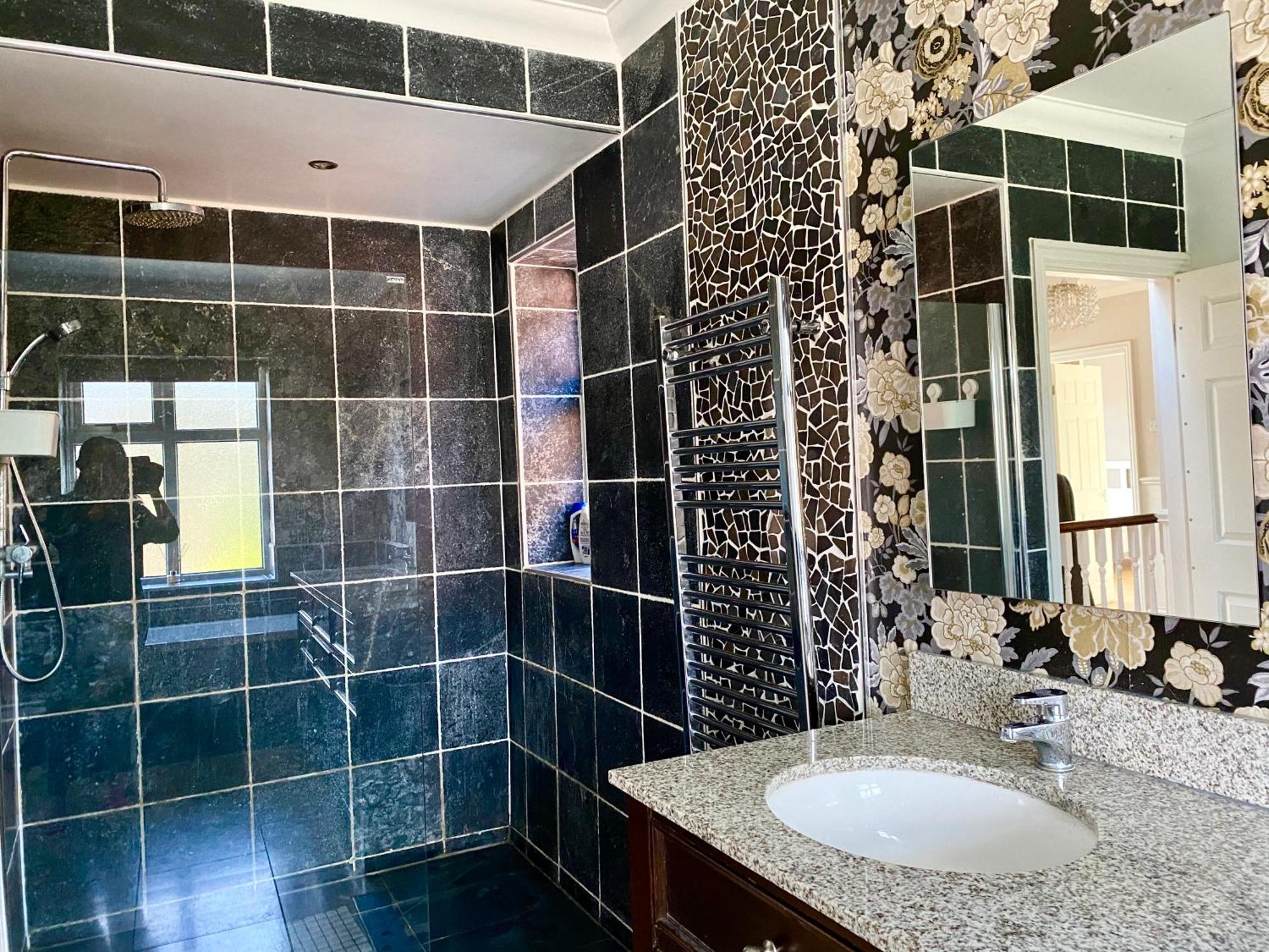 Spacious Five-bedroom House Close To Centre - Orchid House * York