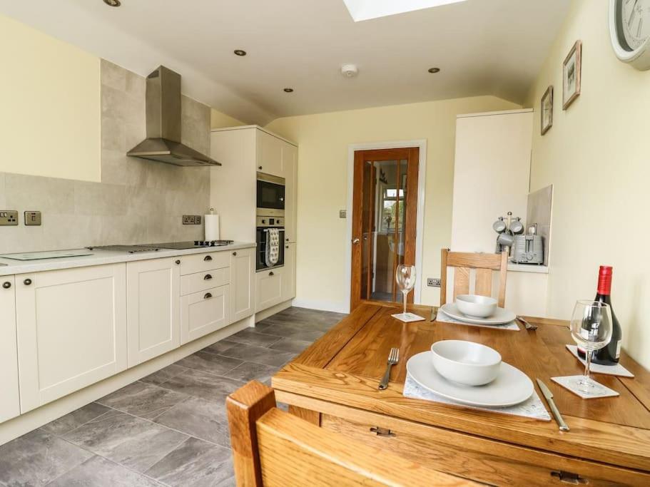 Decca Is Cheerful One Bedroom *