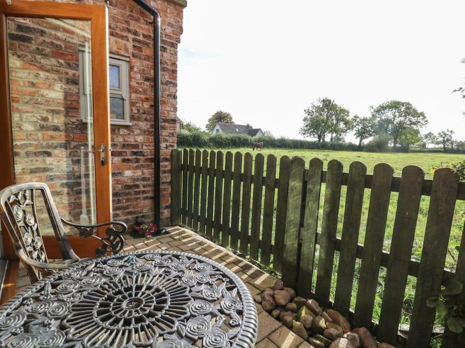 Decca Is Cheerful One Bedroom