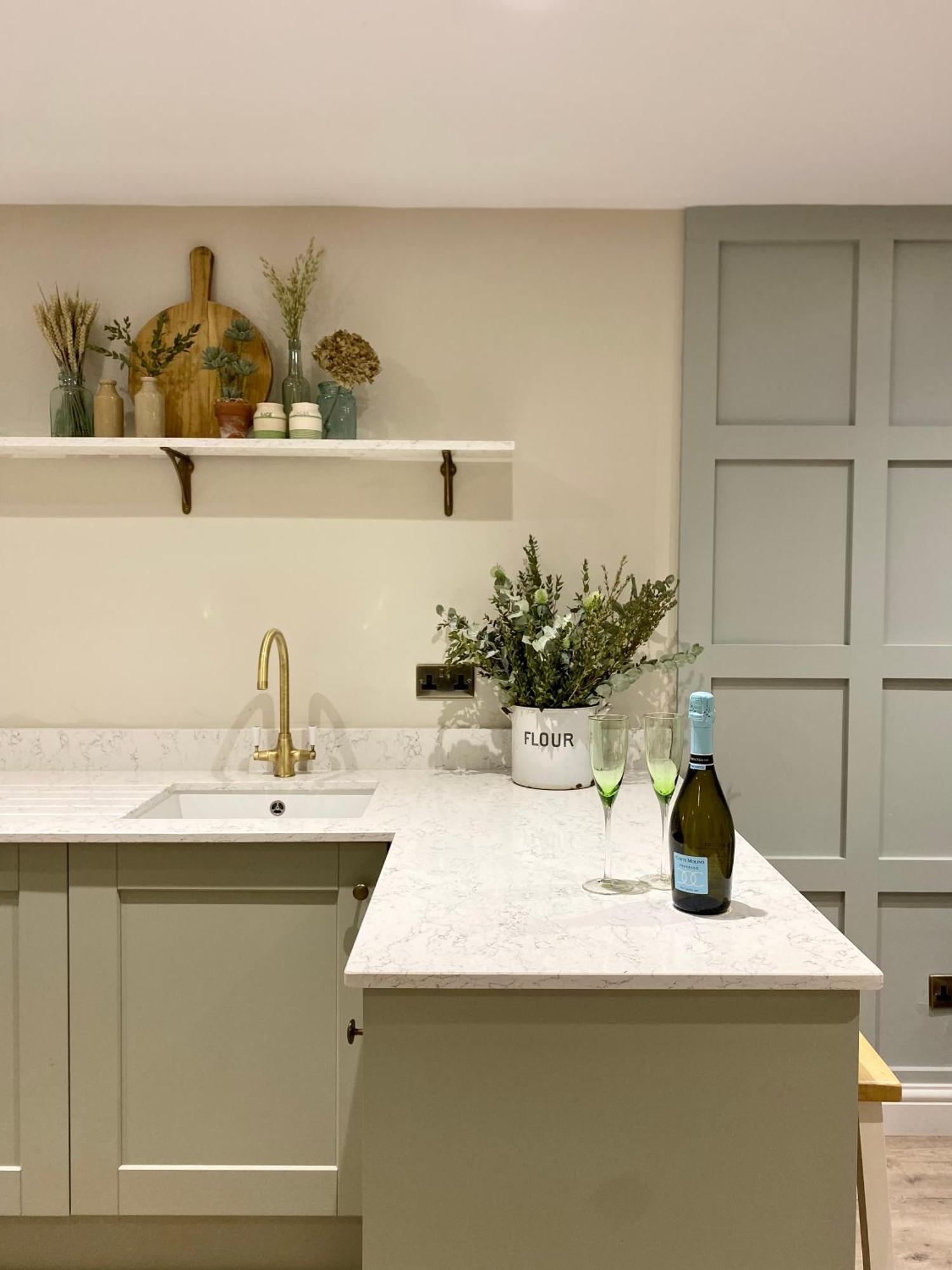 Apartment Victoria Bar Walls By Chateau Anna, - Free Parking *