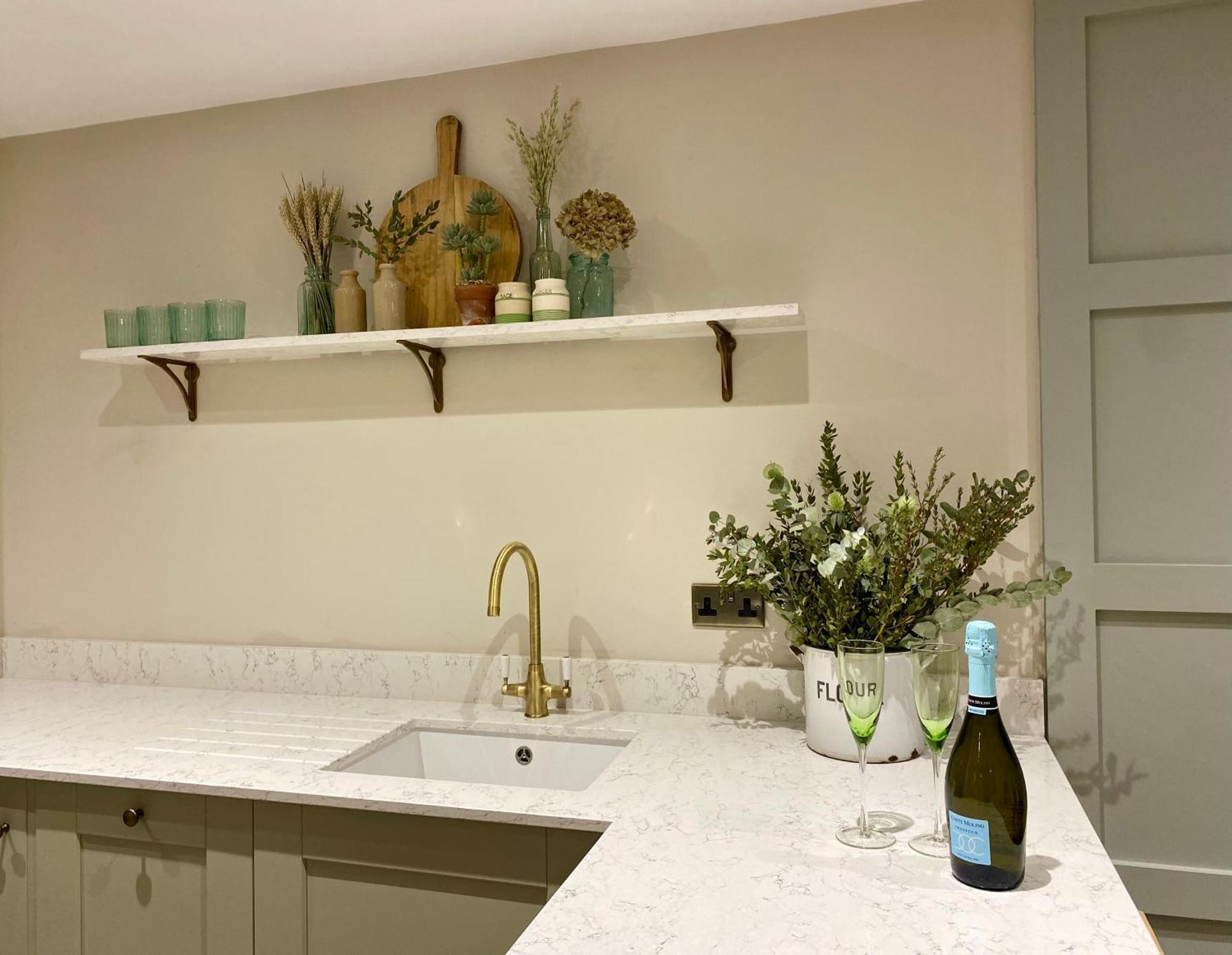 Apartment Victoria Bar Walls By Chateau Anna, - Free Parking York