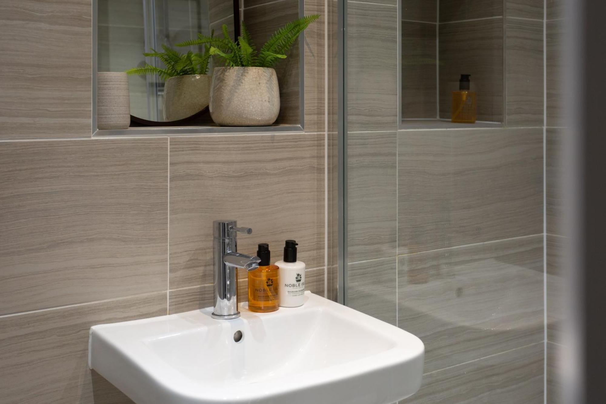London Mews, Modern - Sleeps 4 Apartment *