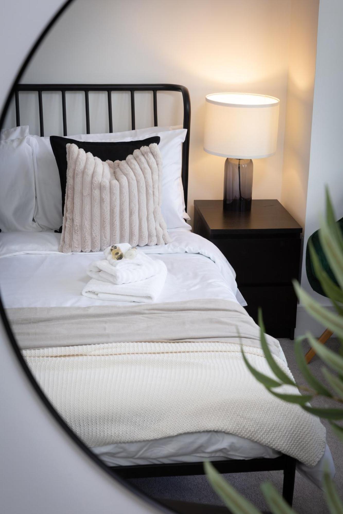 London Mews, Modern - Sleeps 4 *
