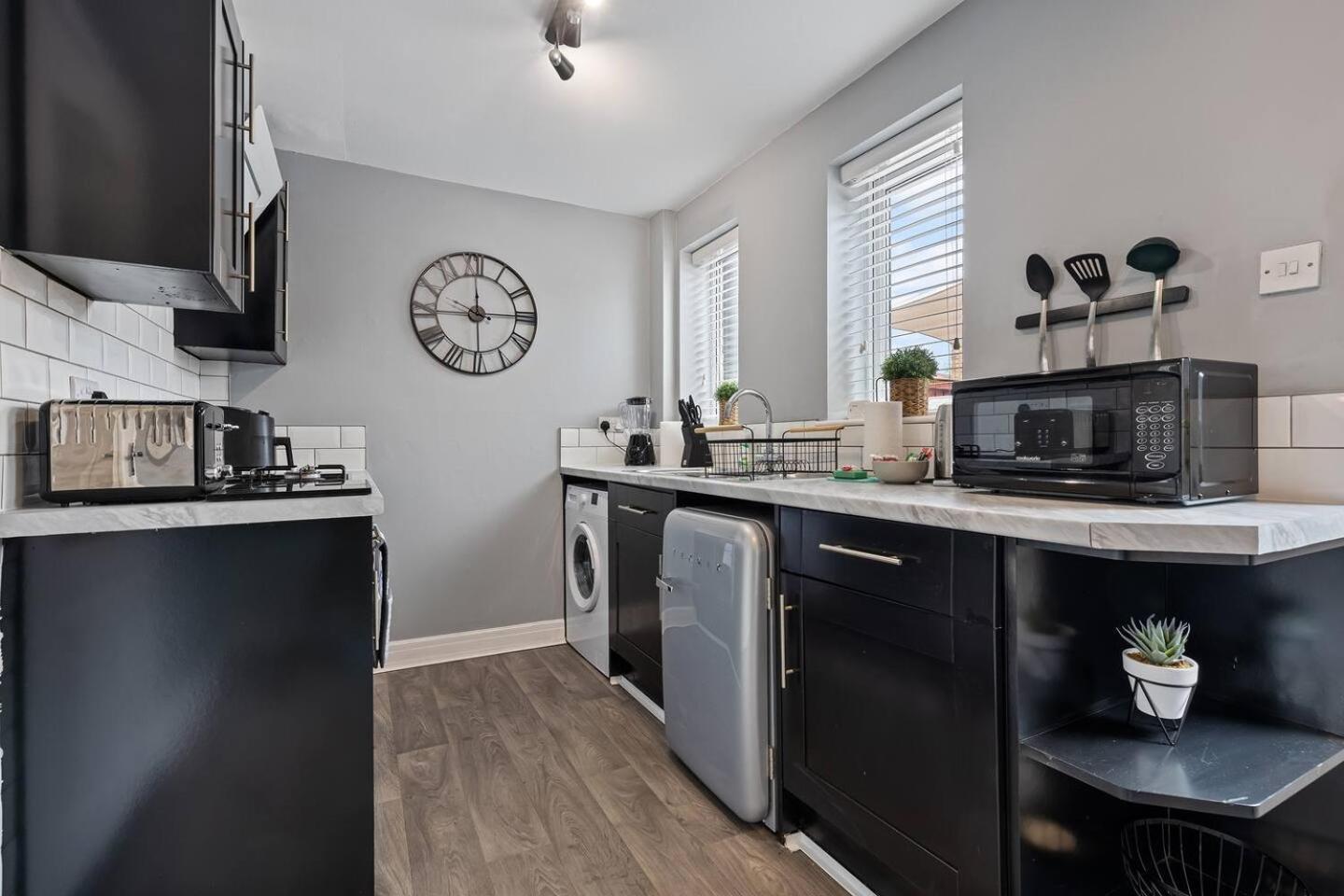 Pass The Keys 127 Bellhouse Way - Renovated Family For 2 Holiday home *