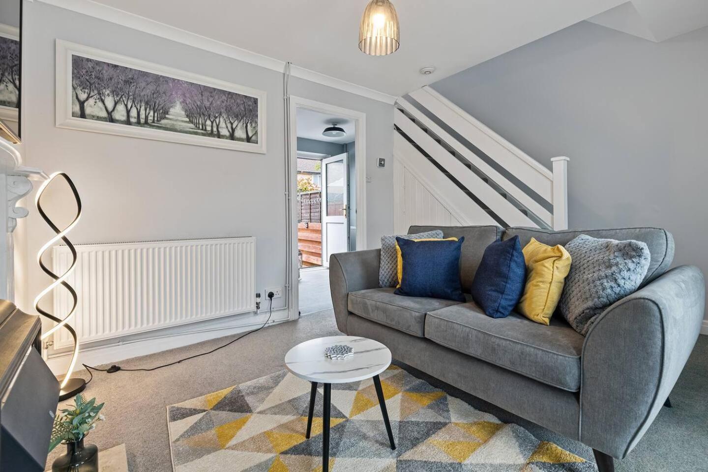 Pass The Keys 127 Bellhouse Way - Renovated Family For 2 Holiday home *