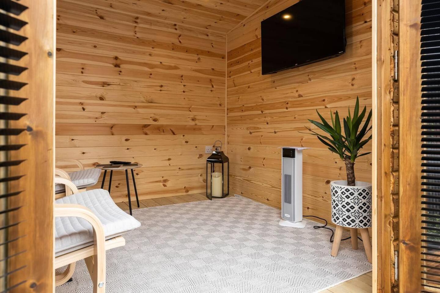 Pass The Keys 127 Bellhouse Way - Renovated Family For 2 *