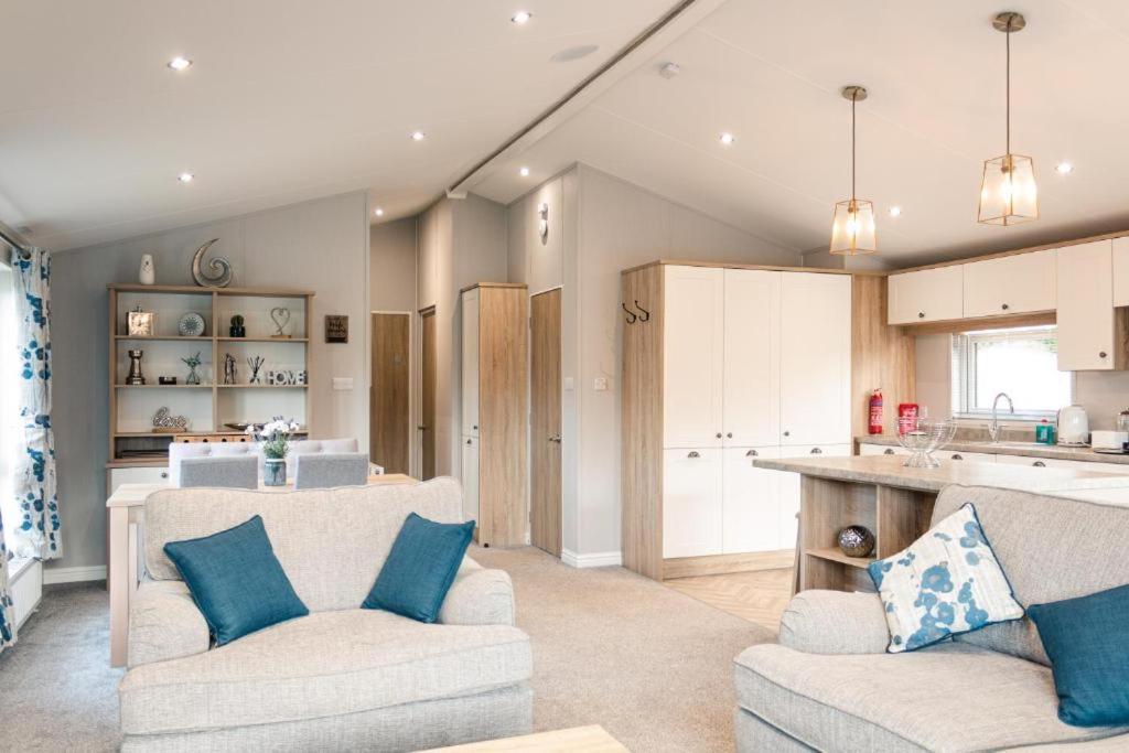 Lilac With Hot Tub Lodge York