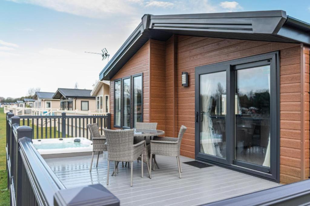 Lodge Lilac With Hot Tub York
