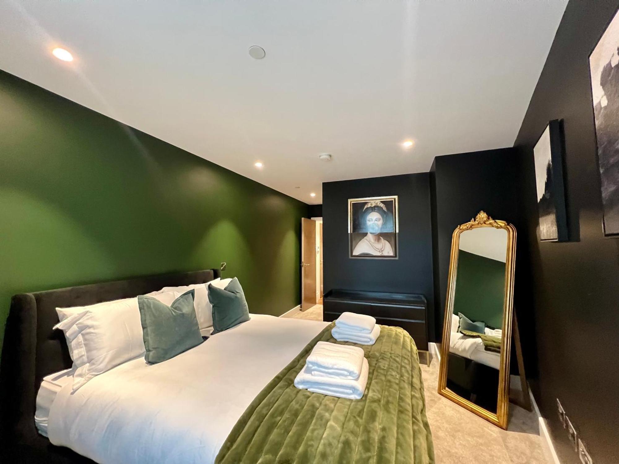 The Midnight Garden Escape At Ryedale House *