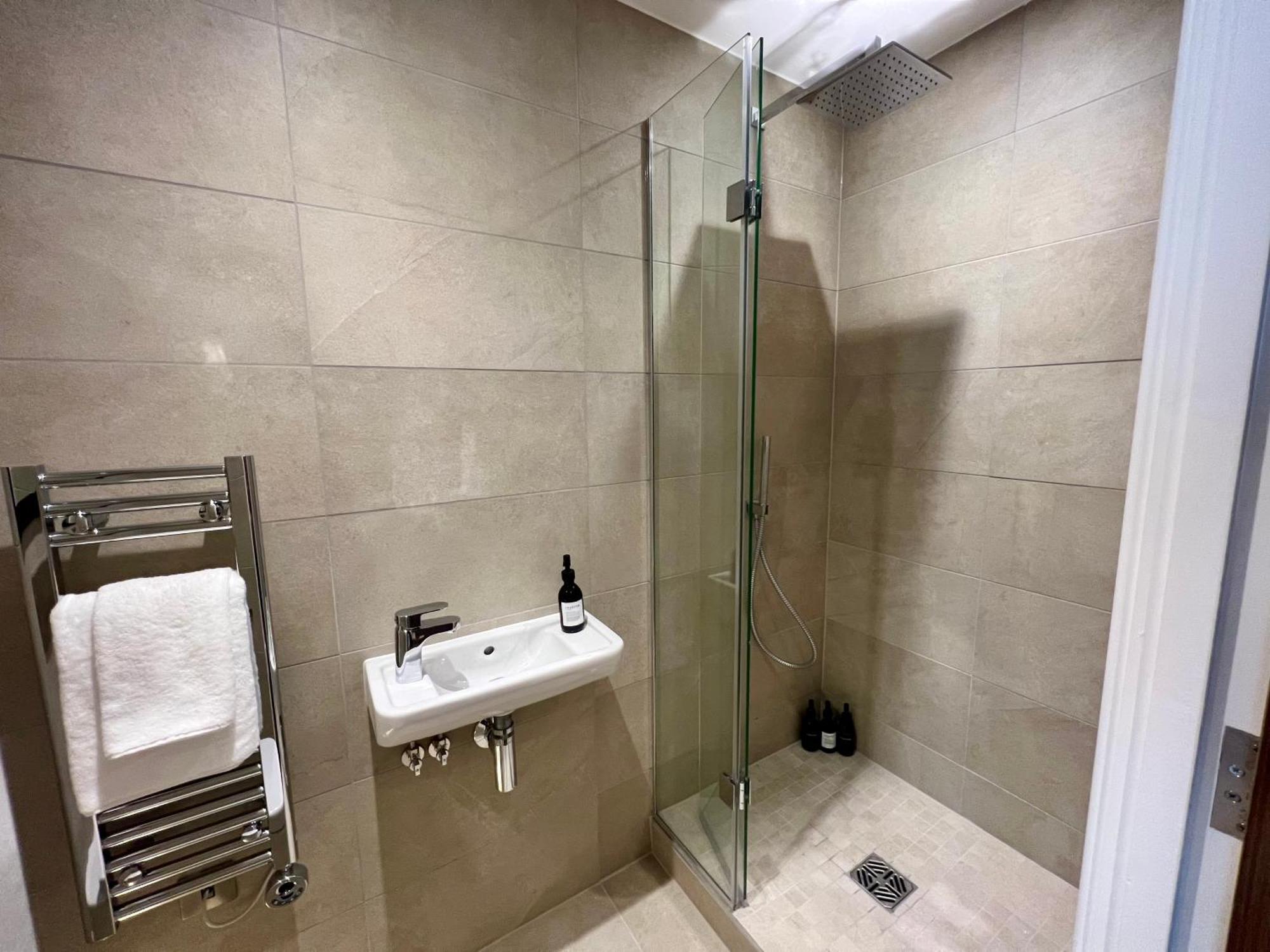 The Midnight Garden Escape At Ryedale House Apartment