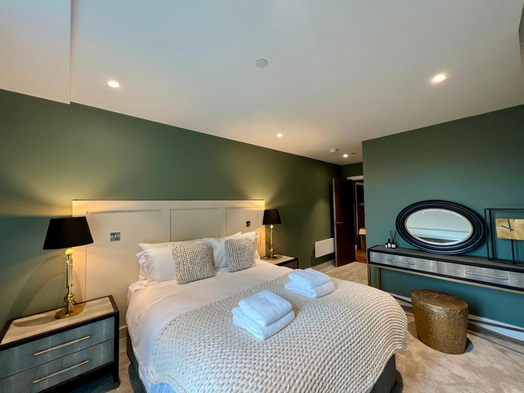 The Card At Ryedale House Apartment *