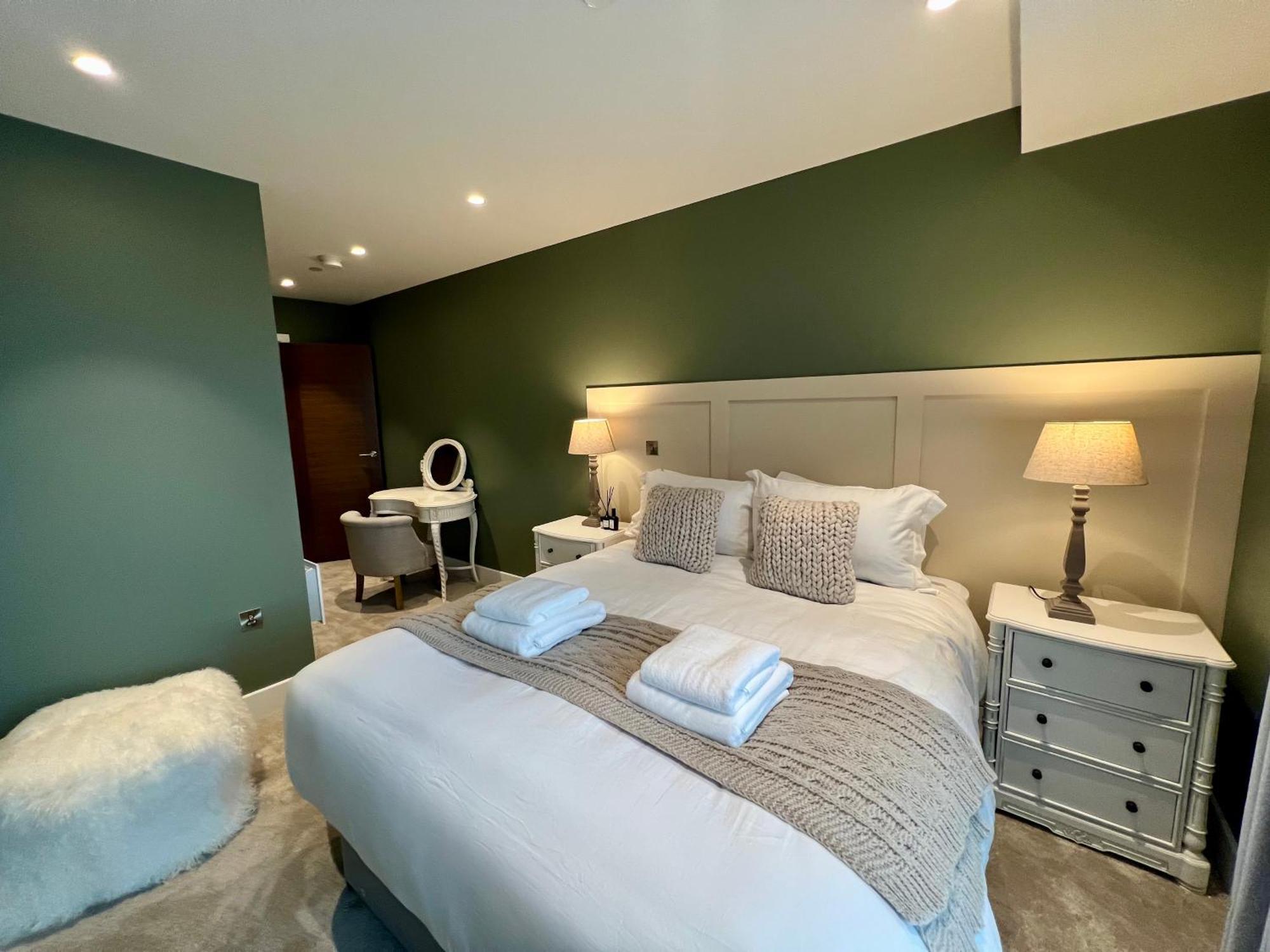 The Card At Ryedale House Apartment