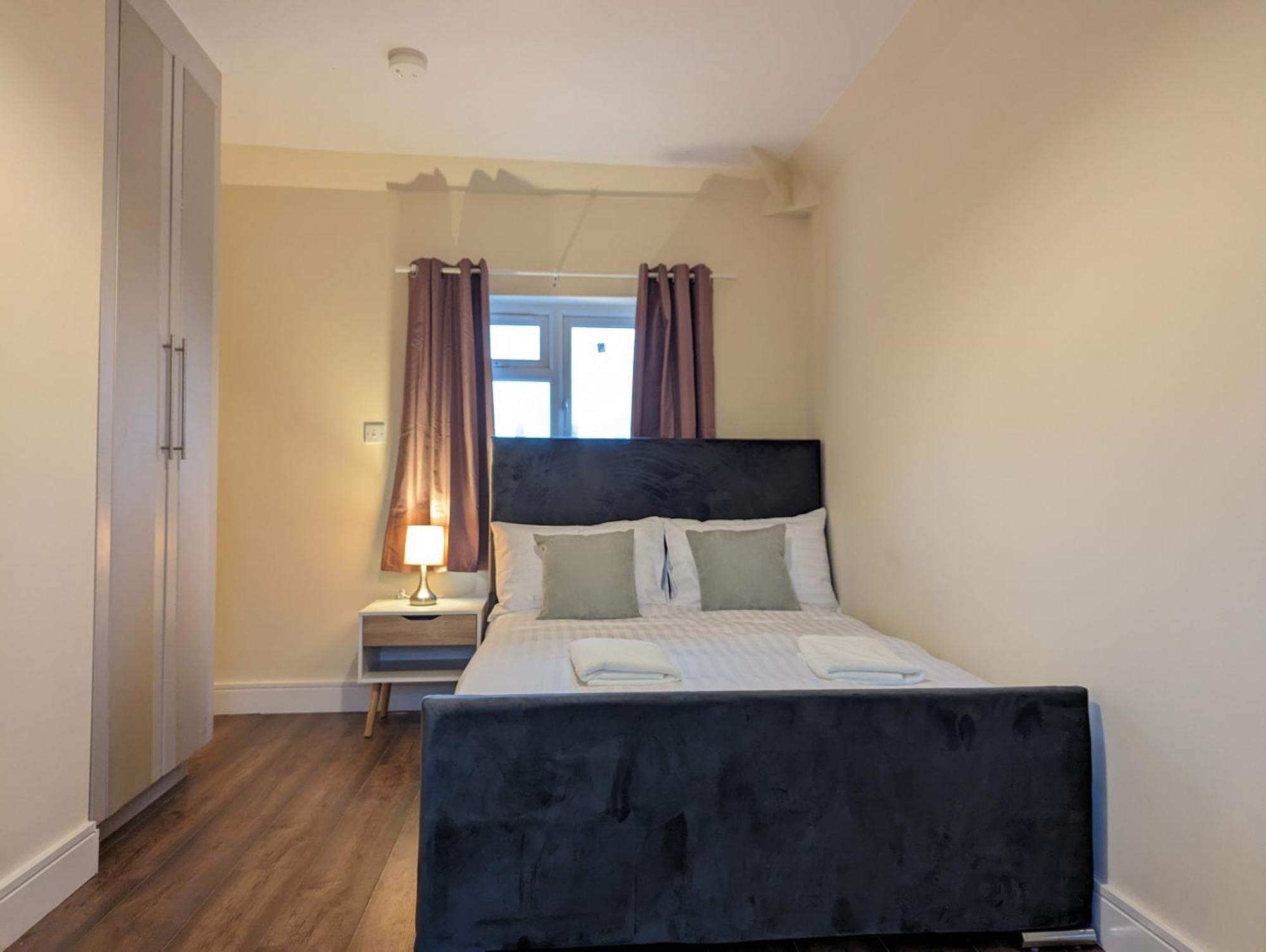 Near City Centre Private Bath Free Parking Holiday home *