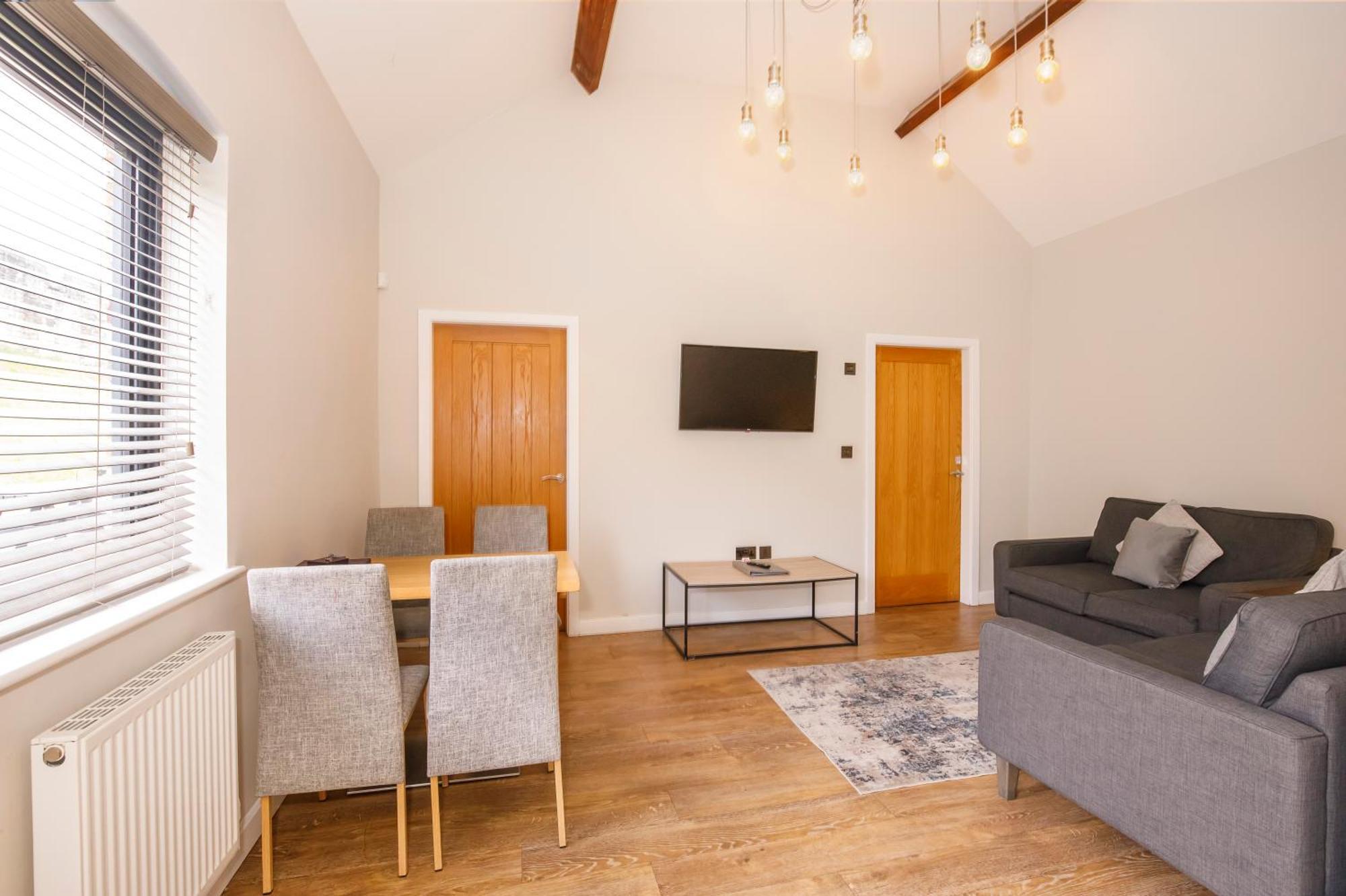 - Monkbar Mews Apartment *
