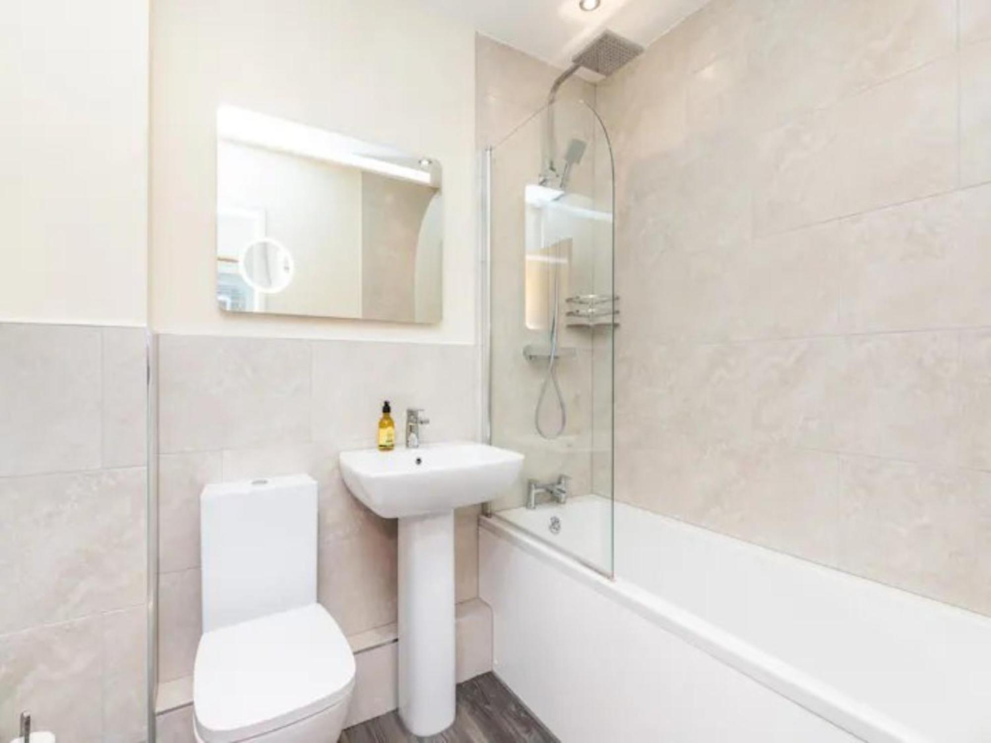 Pass The Keys Townhouse With Free Parking * York
