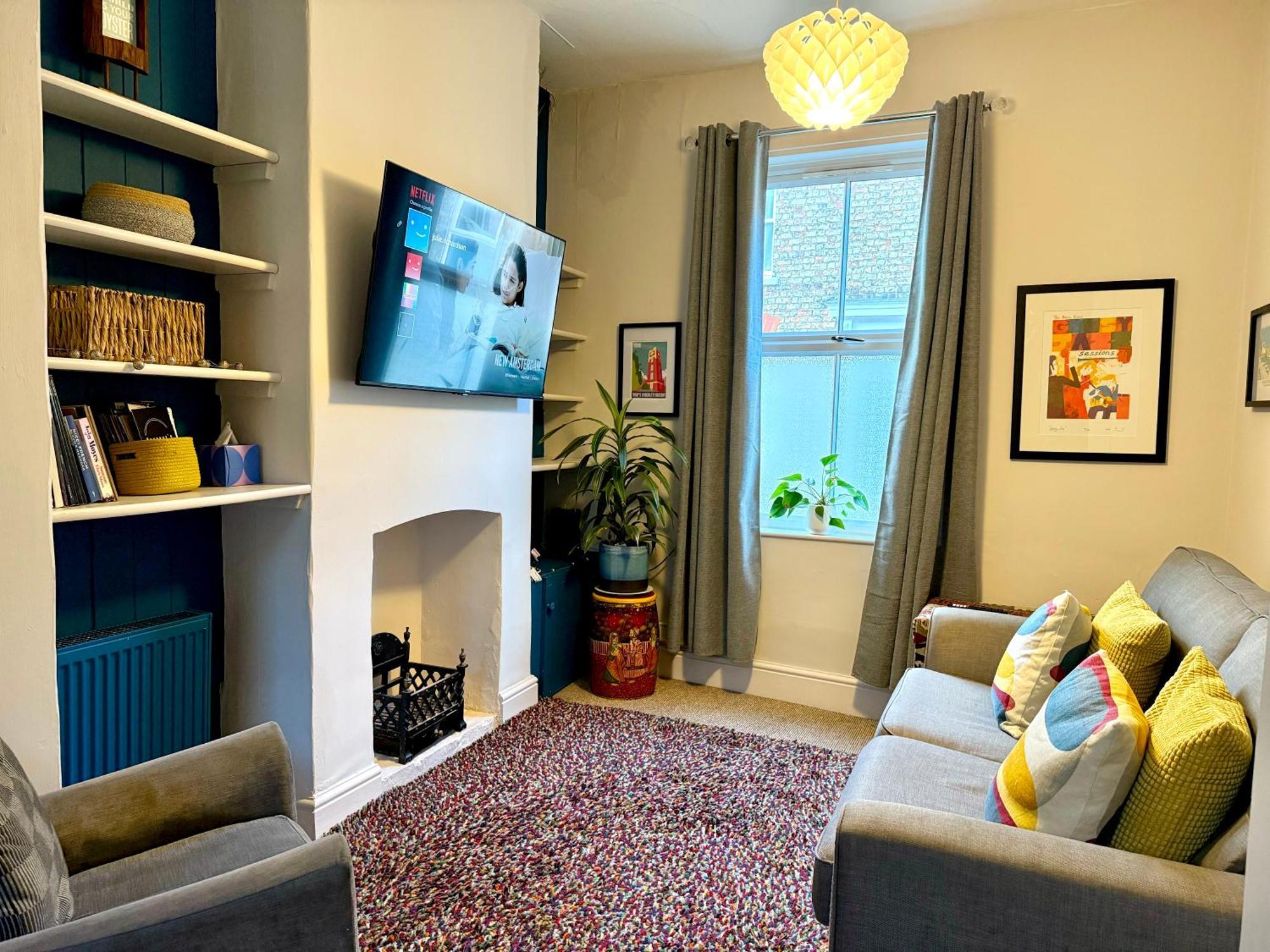 Comfy Within Wall, 10 Mins Walk To Centre, Attractions & Railway Station Holiday home York