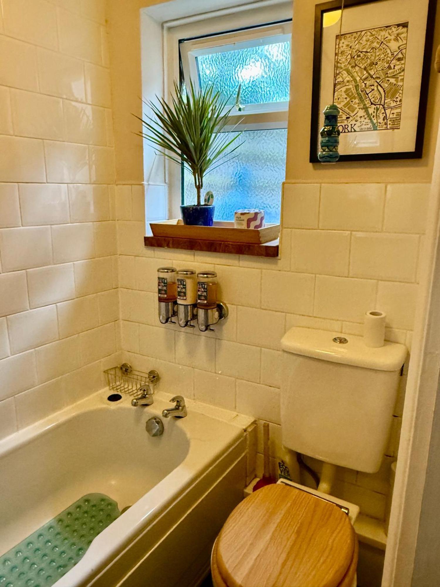 Holiday home Comfy Within Wall, 10 Mins Walk To Centre, Attractions & Railway Station York