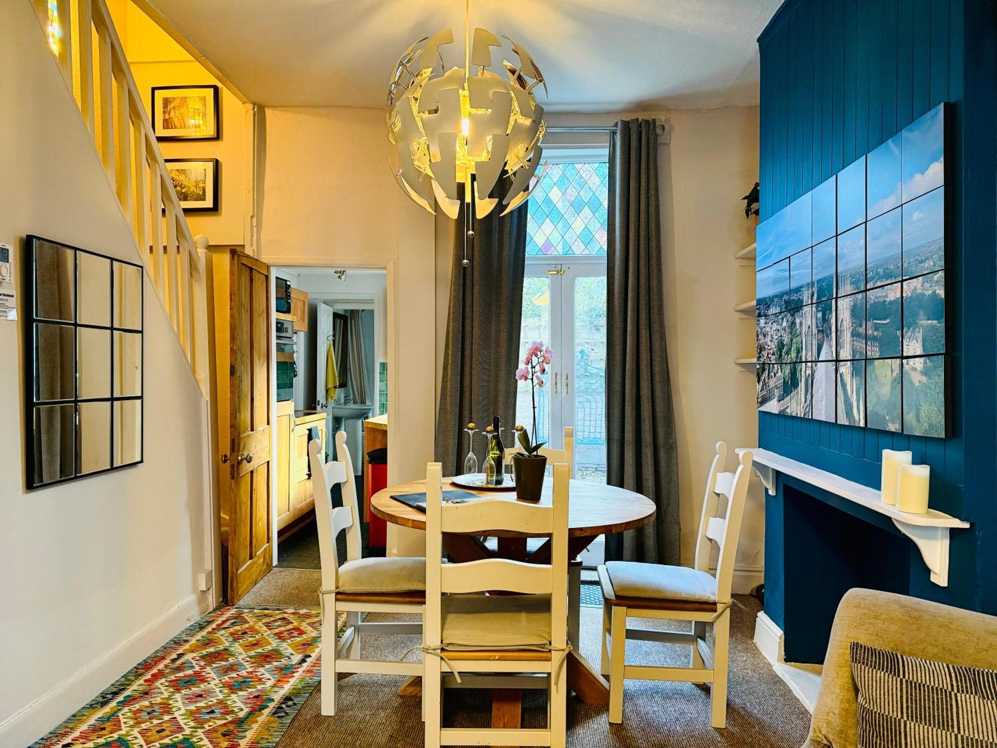 Comfy Within Wall, 10 Mins Walk To Centre, Attractions & Railway Station *