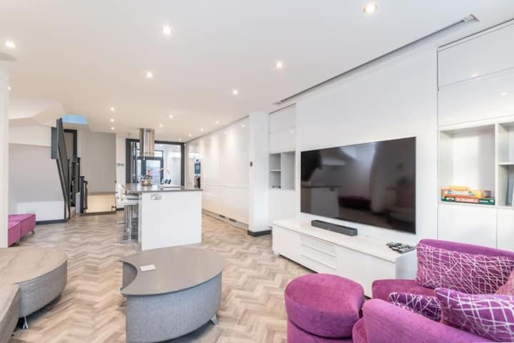 Apartment Modern Duplex With 75 Inch Tv I Pass The Keys York
