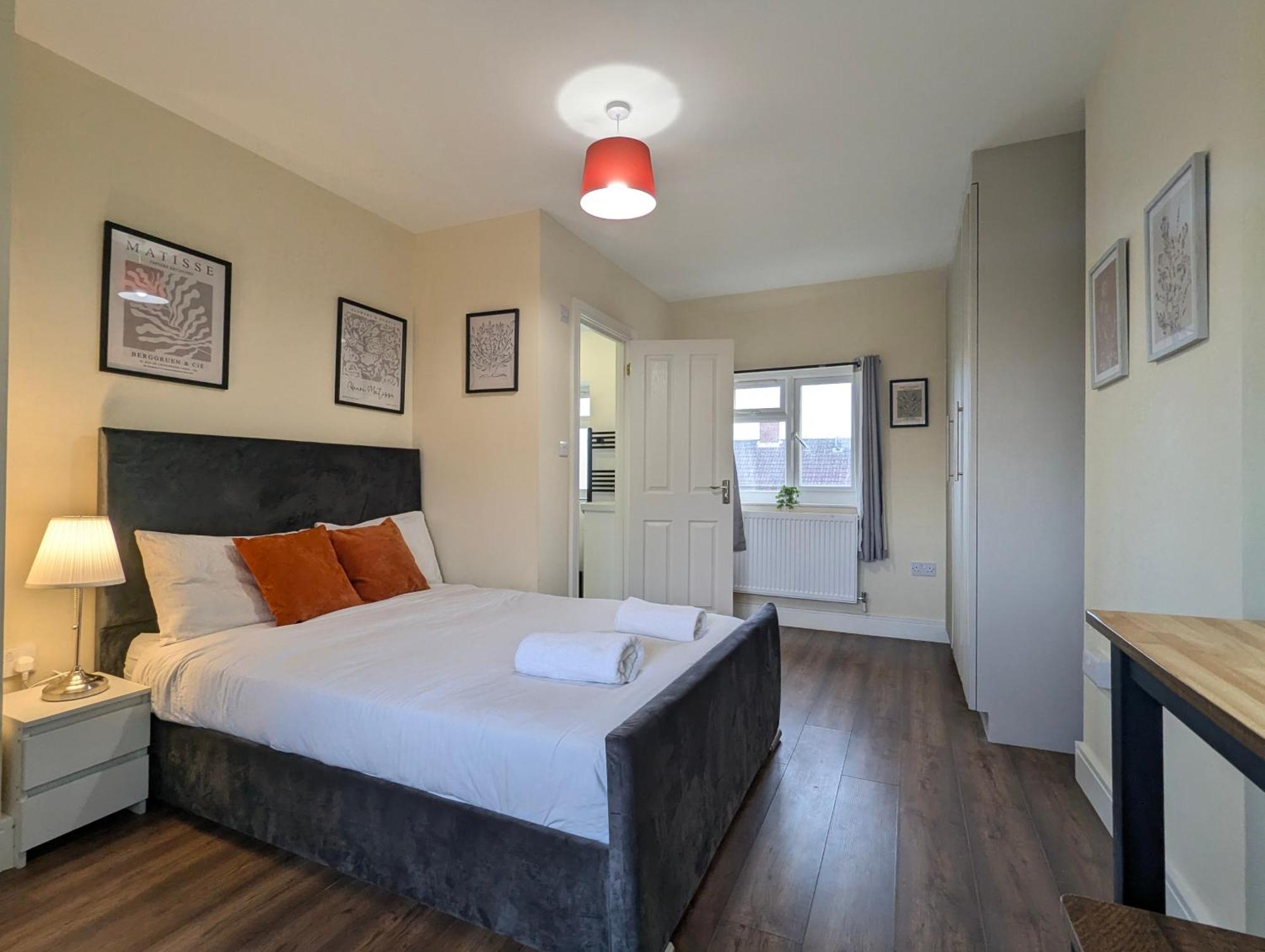 5 Ensuite Bedroom House Near Centre Free Parking * York