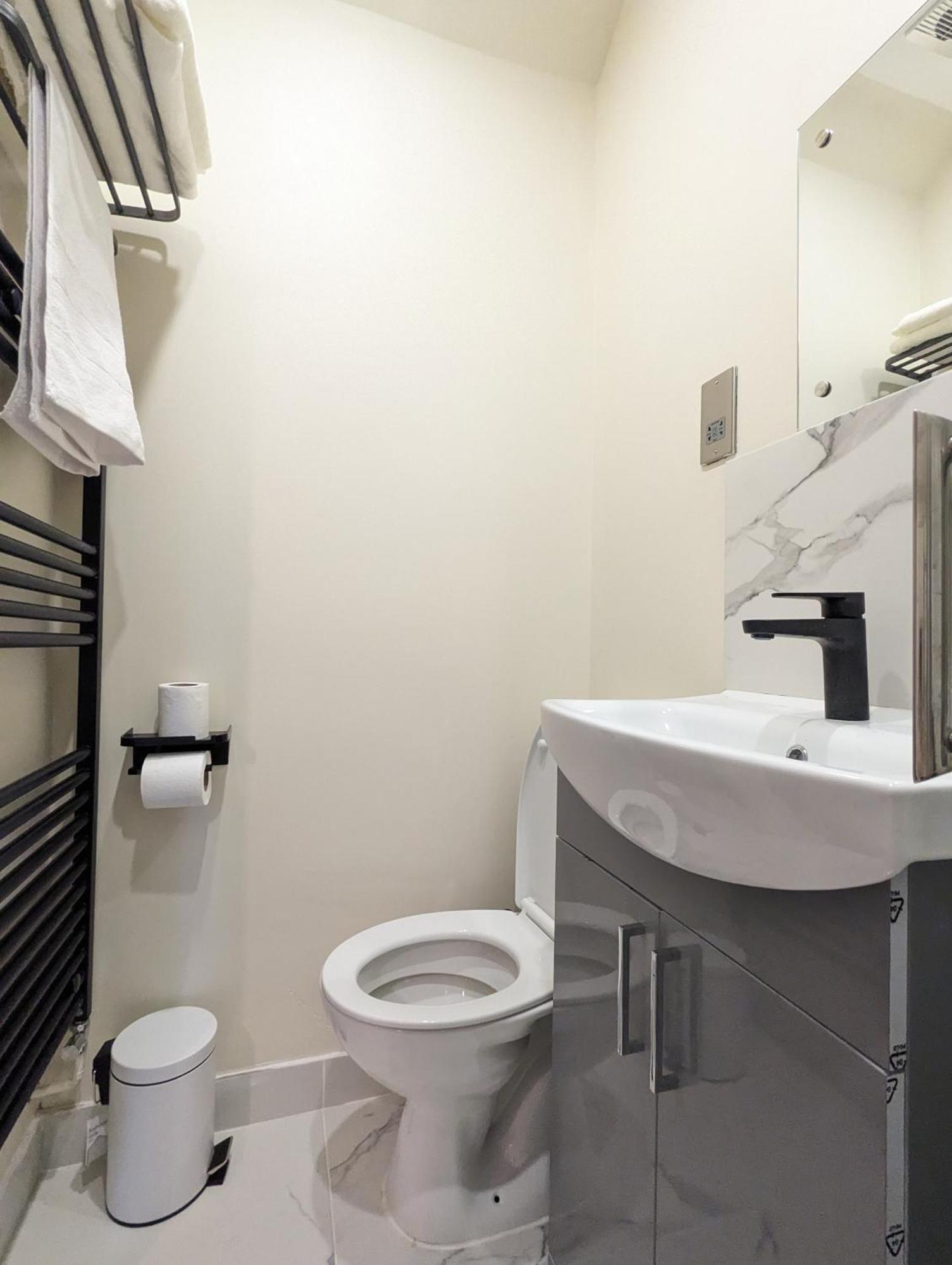 5 Ensuite Bedroom House Near Centre Free Parking
