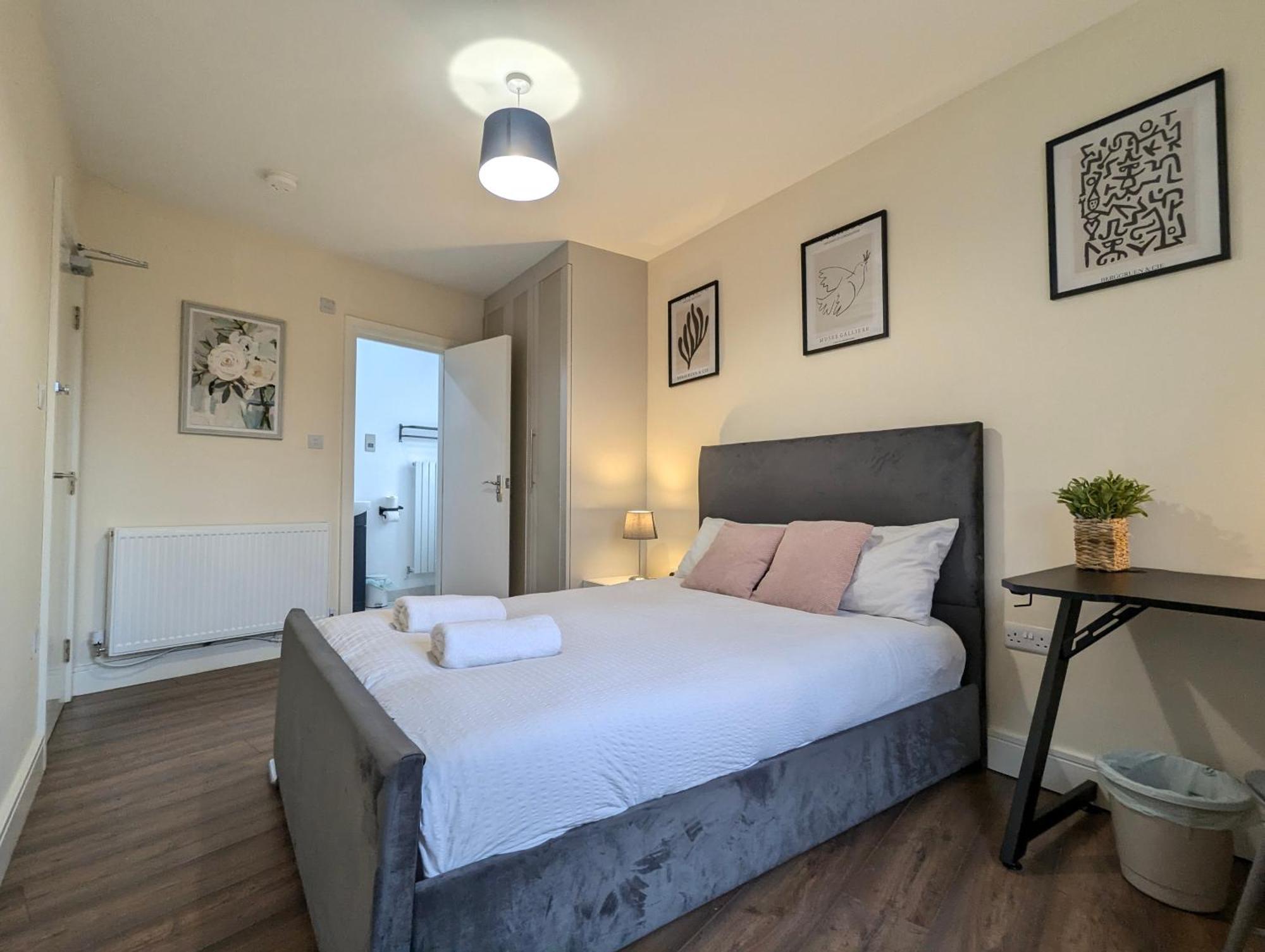 Holiday home 5 Ensuite Bedroom House Near Centre Free Parking