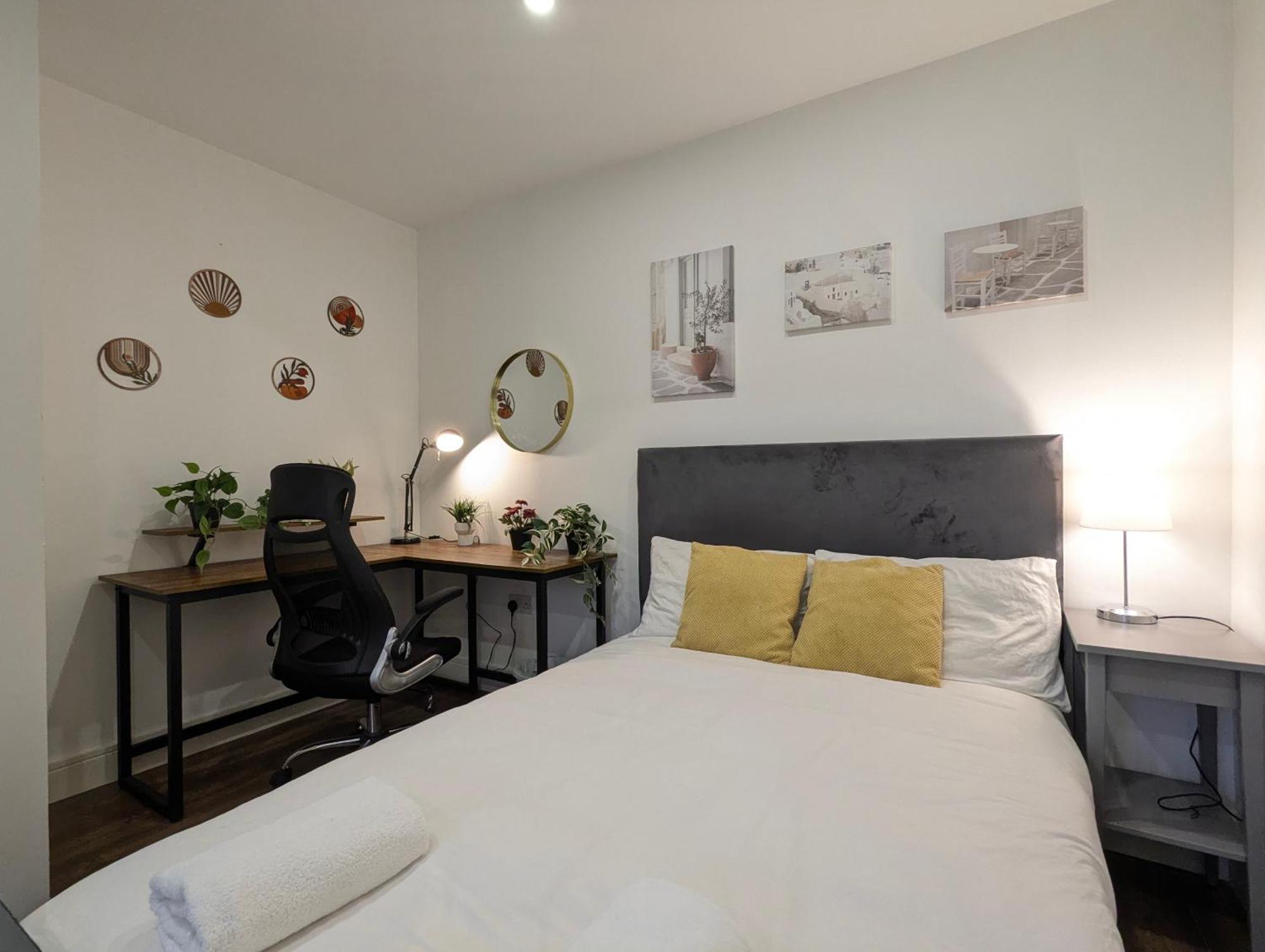Holiday home 5 Ensuite Bedroom House Near Centre Free Parking *